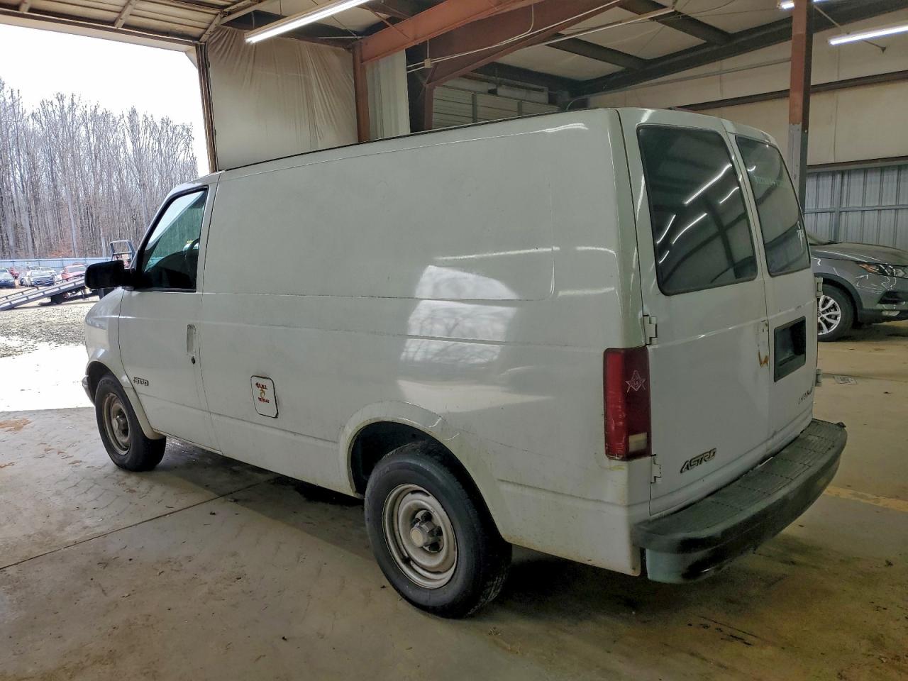 2000 Chevrolet Astro White vin: 1GCDM19W4YB196253