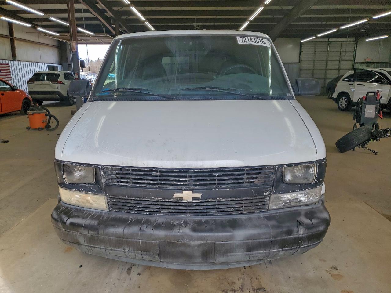 2000 Chevrolet Astro White vin: 1GCDM19W4YB196253