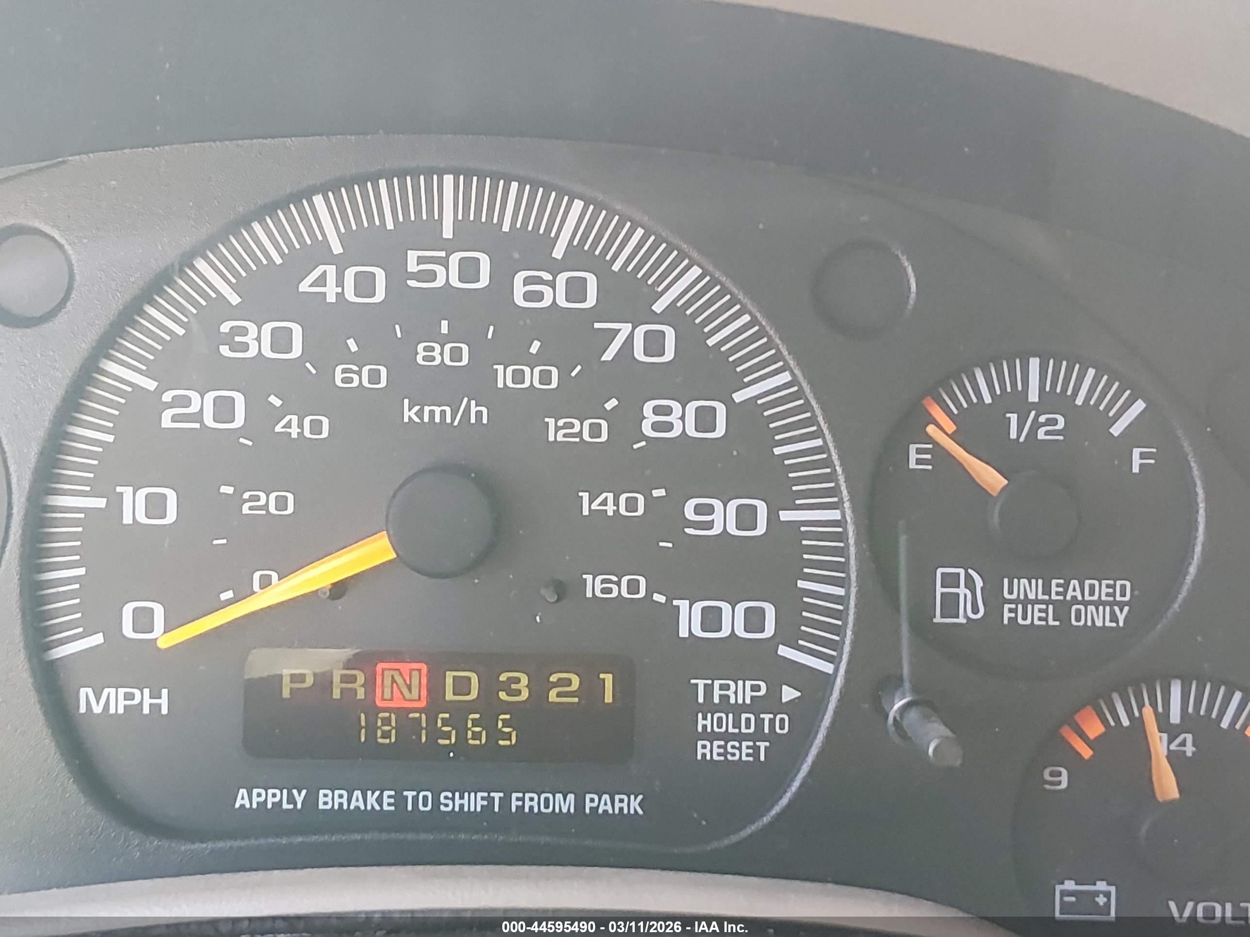2000 Chevrolet Astro   White vin: 1GCDM19W5YB102574