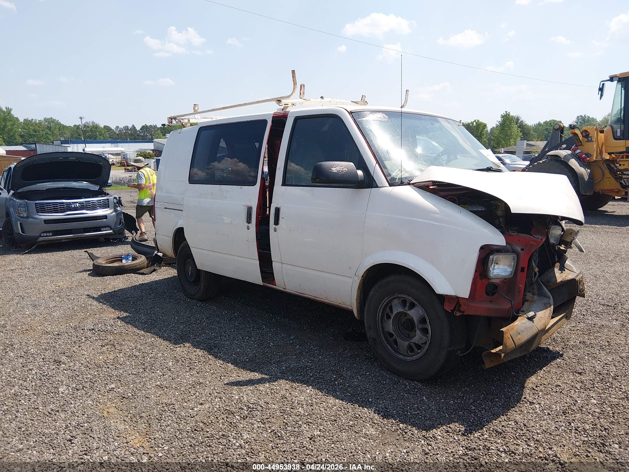 1997 Chevrolet Astro   White vin: 1GCDM19W6VB191907