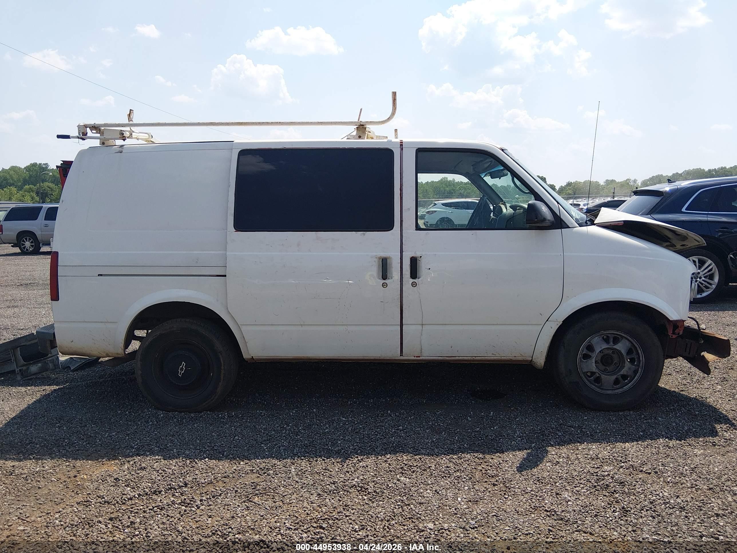 1997 Chevrolet Astro   Белый vin: 1GCDM19W6VB191907