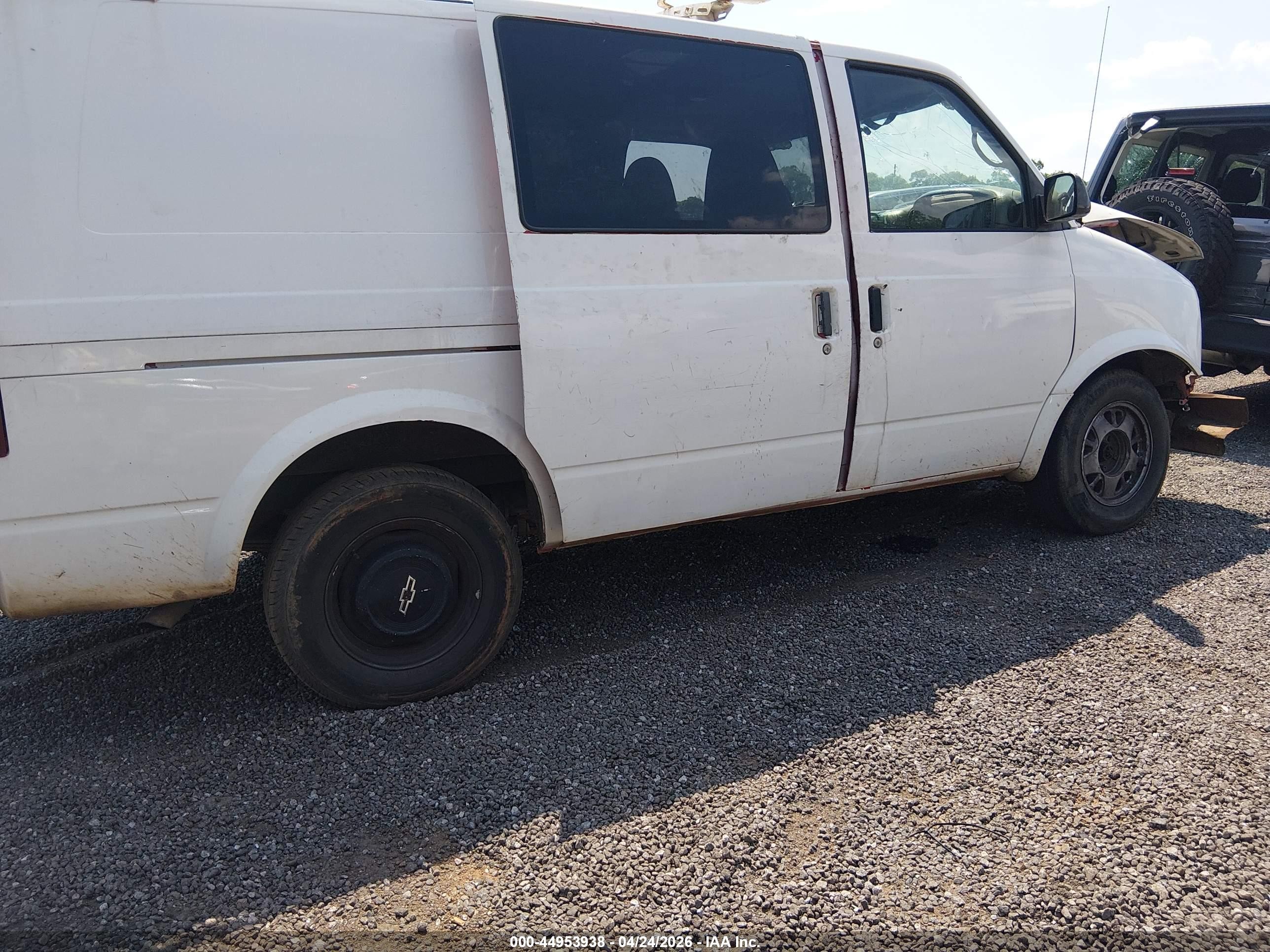 1997 Chevrolet Astro   Белый vin: 1GCDM19W6VB191907