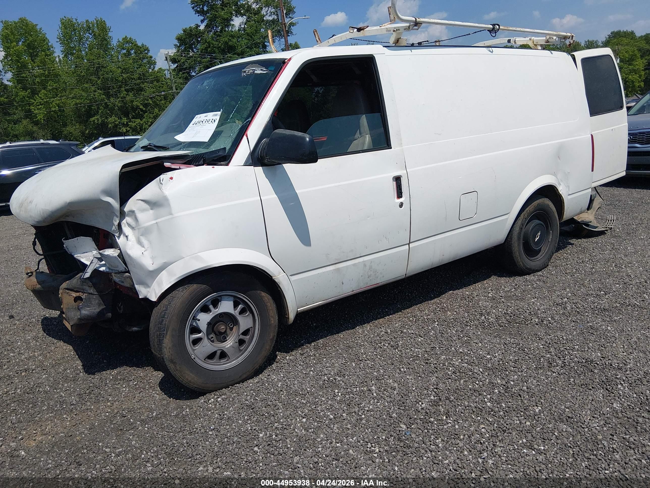1997 Chevrolet Astro   Белый vin: 1GCDM19W6VB191907
