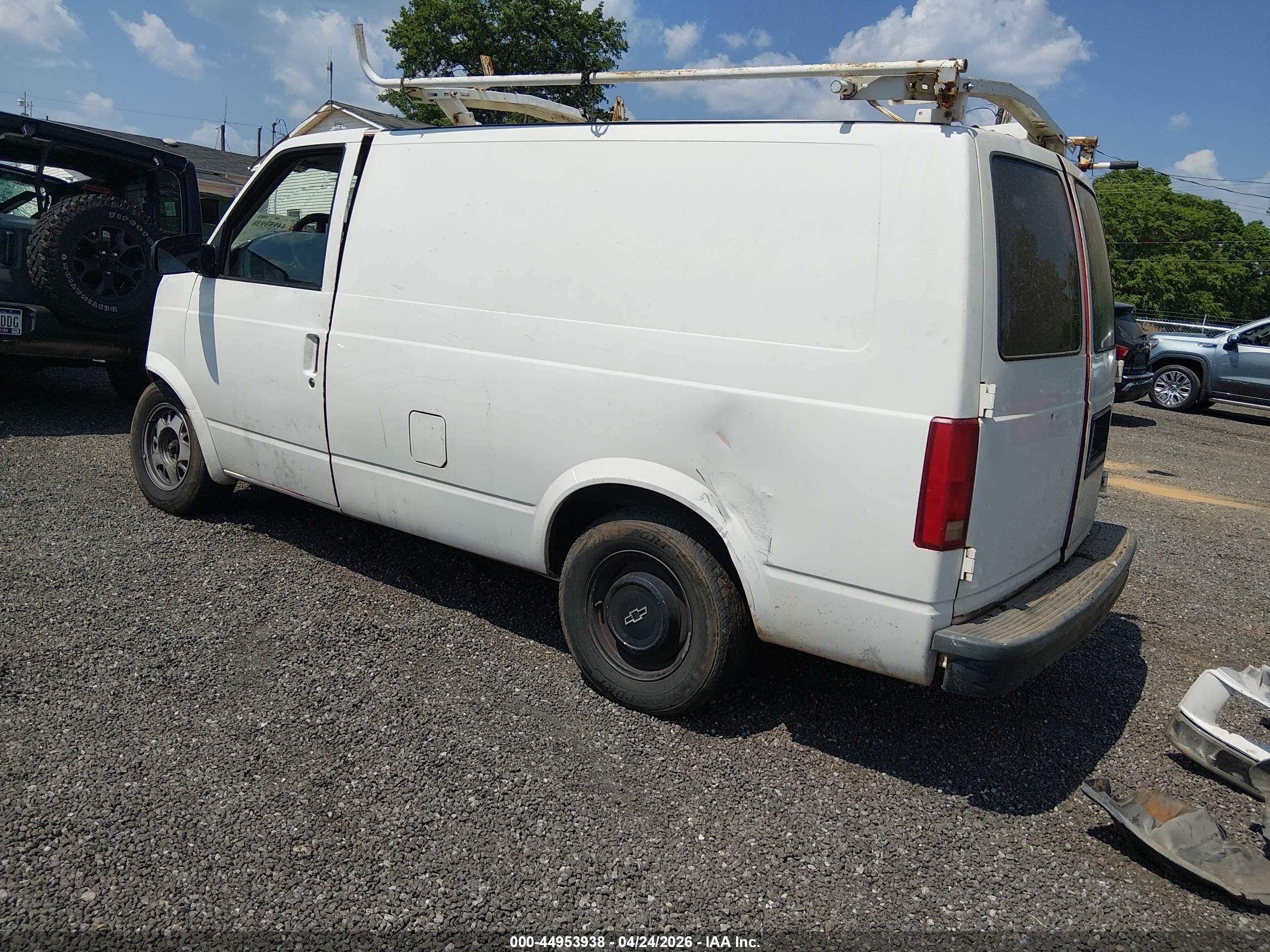 1997 Chevrolet Astro   Белый vin: 1GCDM19W6VB191907