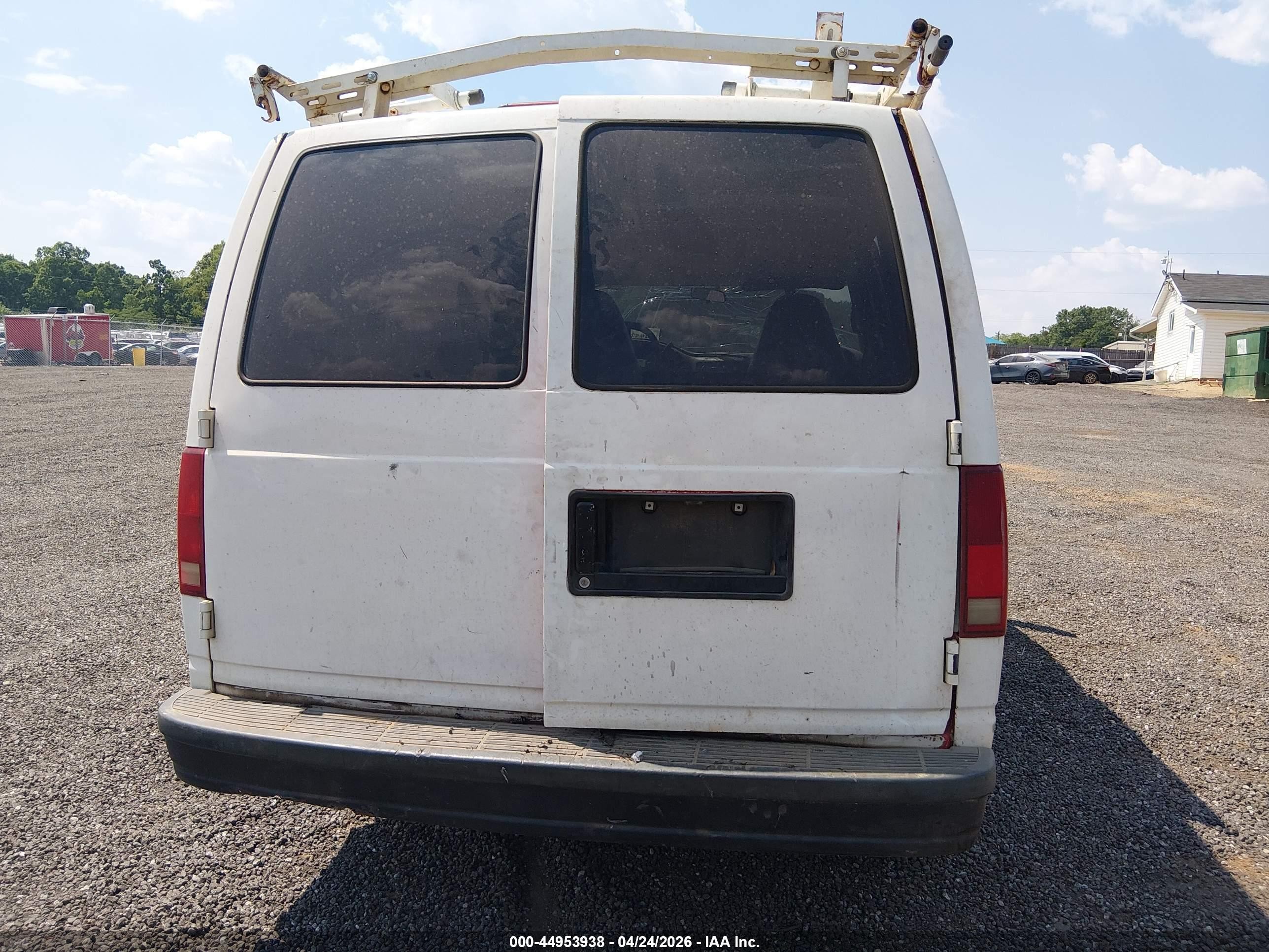 1997 Chevrolet Astro   Белый vin: 1GCDM19W6VB191907