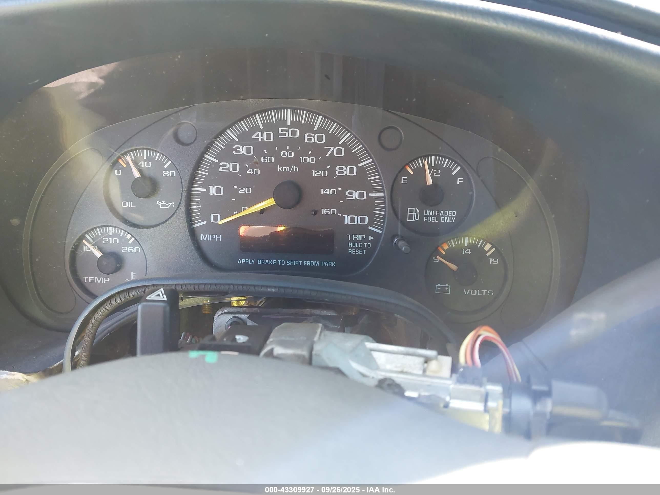 2000 Chevrolet Astro   Белый vin: 1GCDM19W6YB126303