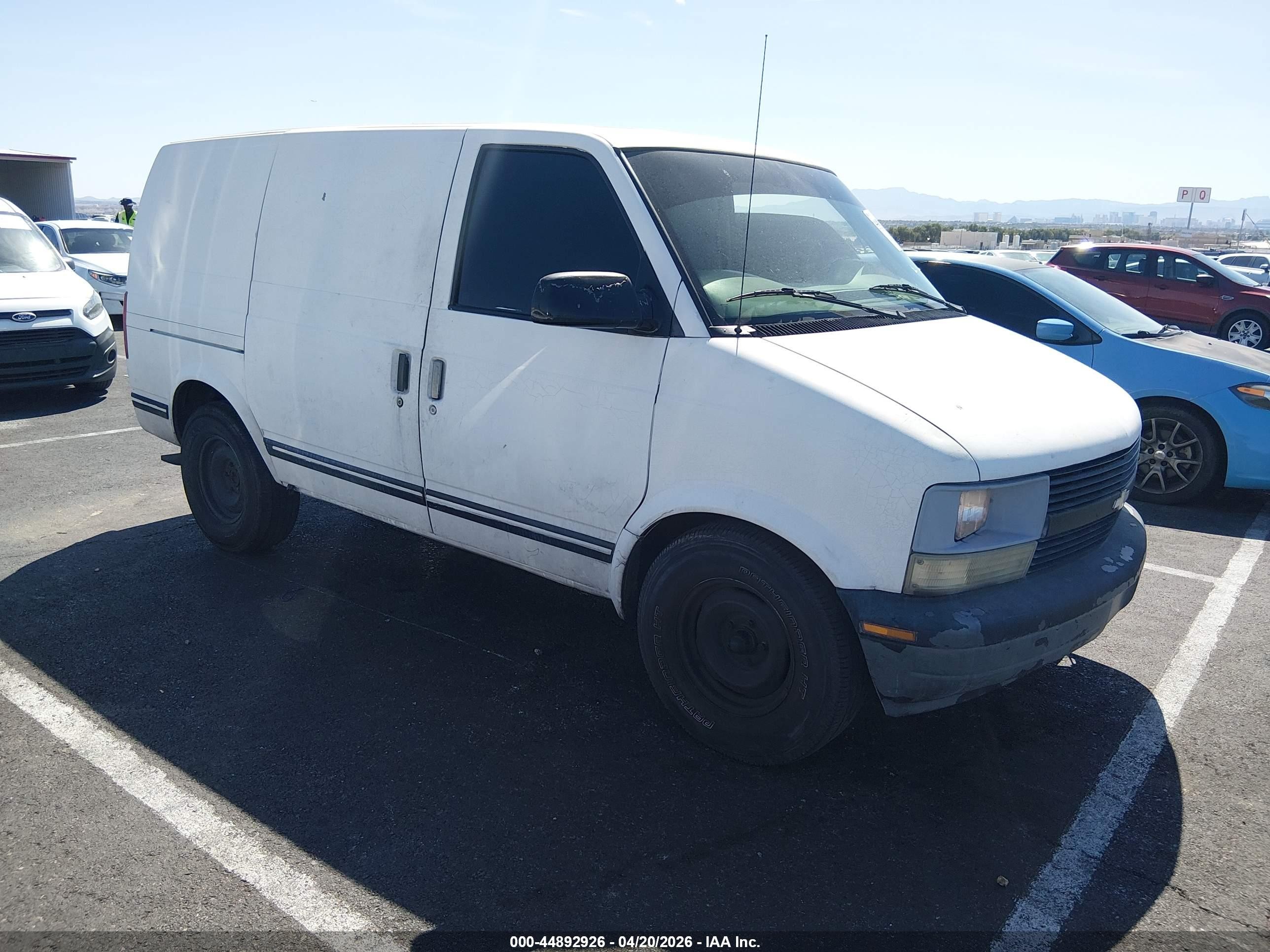 1999 Chevrolet Astro   White vin: 1GCDM19W7XB148955
