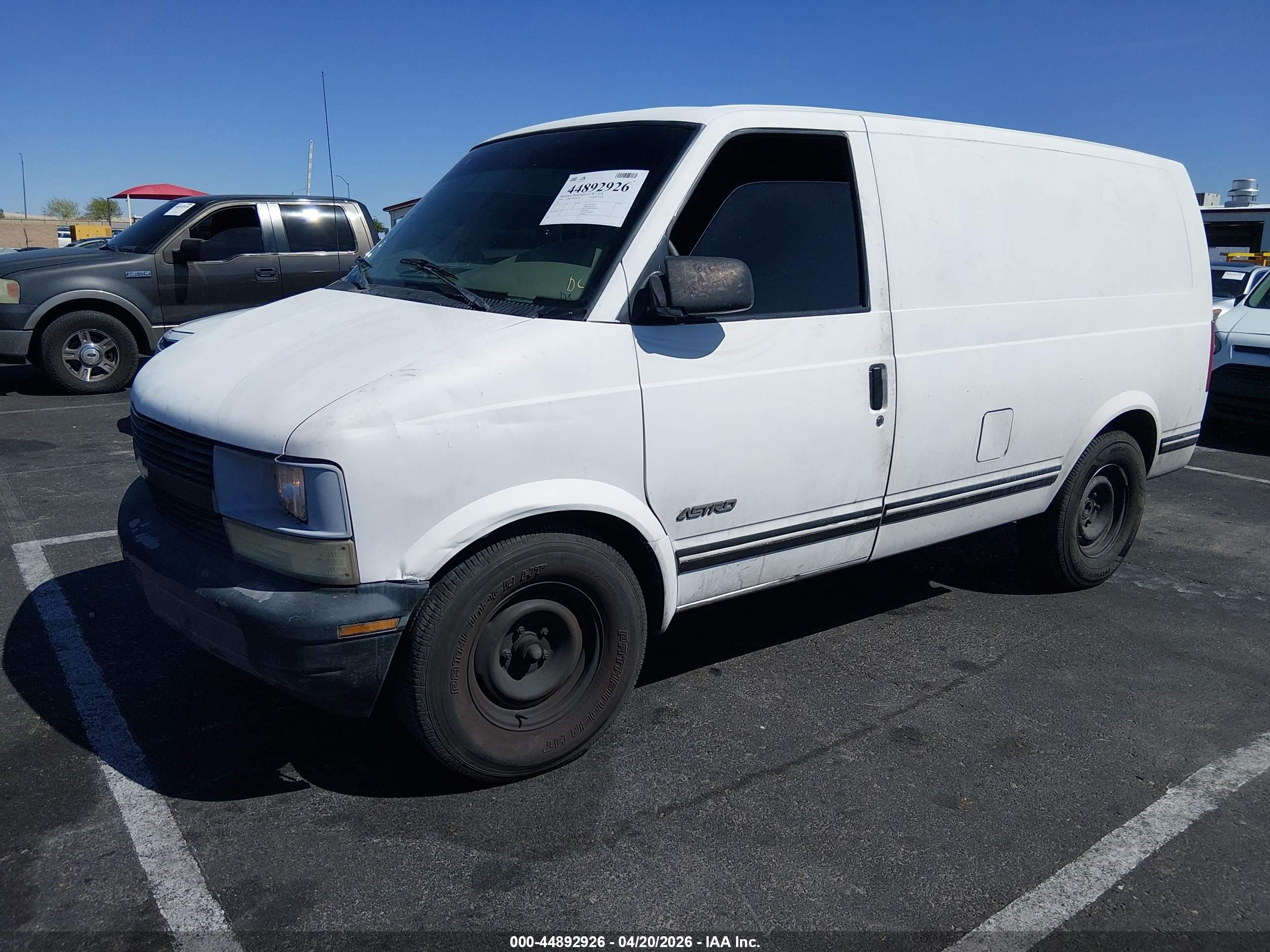1999 Chevrolet Astro   White vin: 1GCDM19W7XB148955