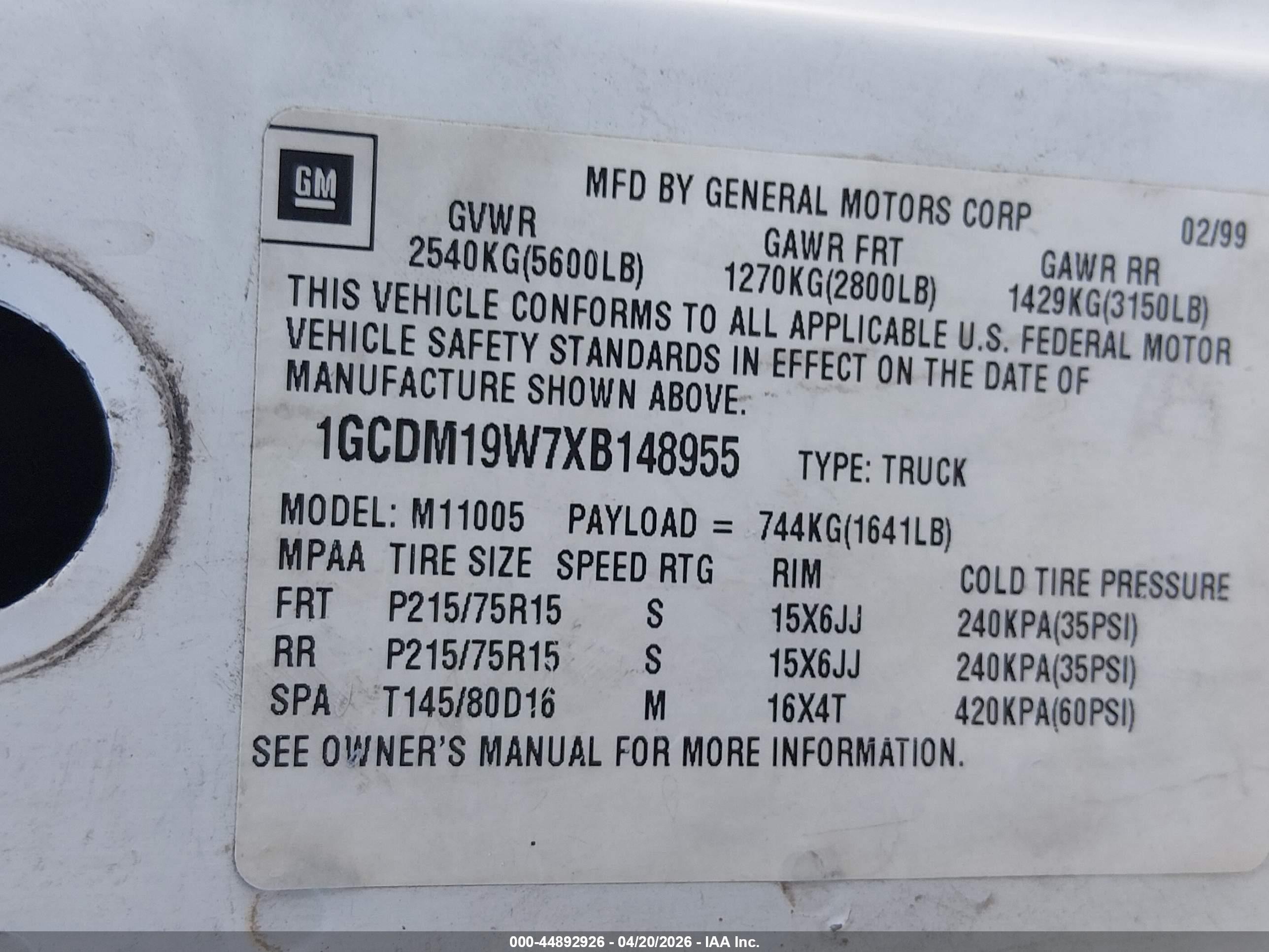 1999 Chevrolet Astro   White vin: 1GCDM19W7XB148955