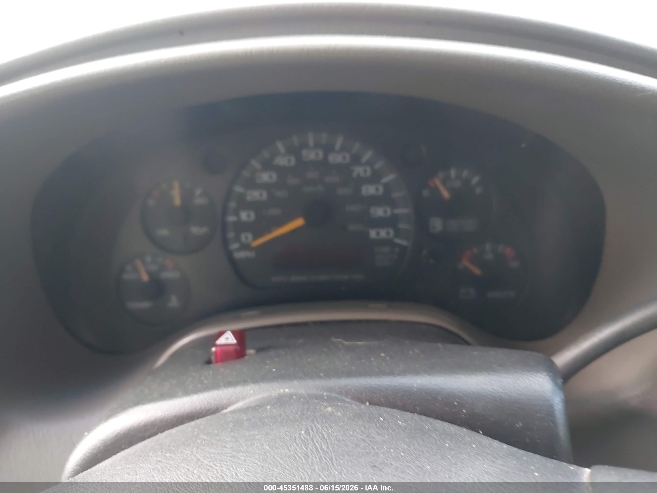 1999 Chevrolet Astro   White vin: 1GCDM19W7XB202688