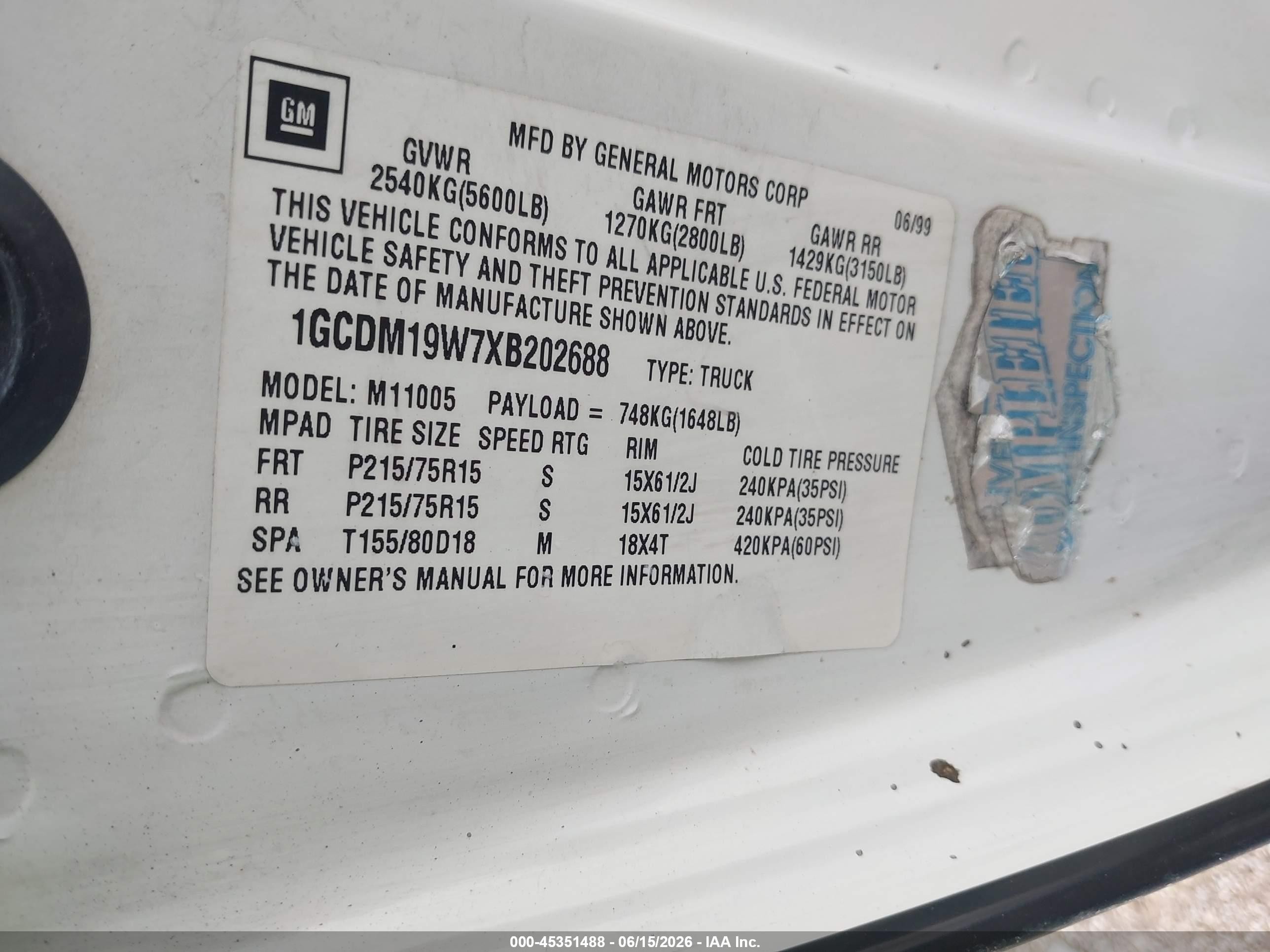 1999 Chevrolet Astro   White vin: 1GCDM19W7XB202688