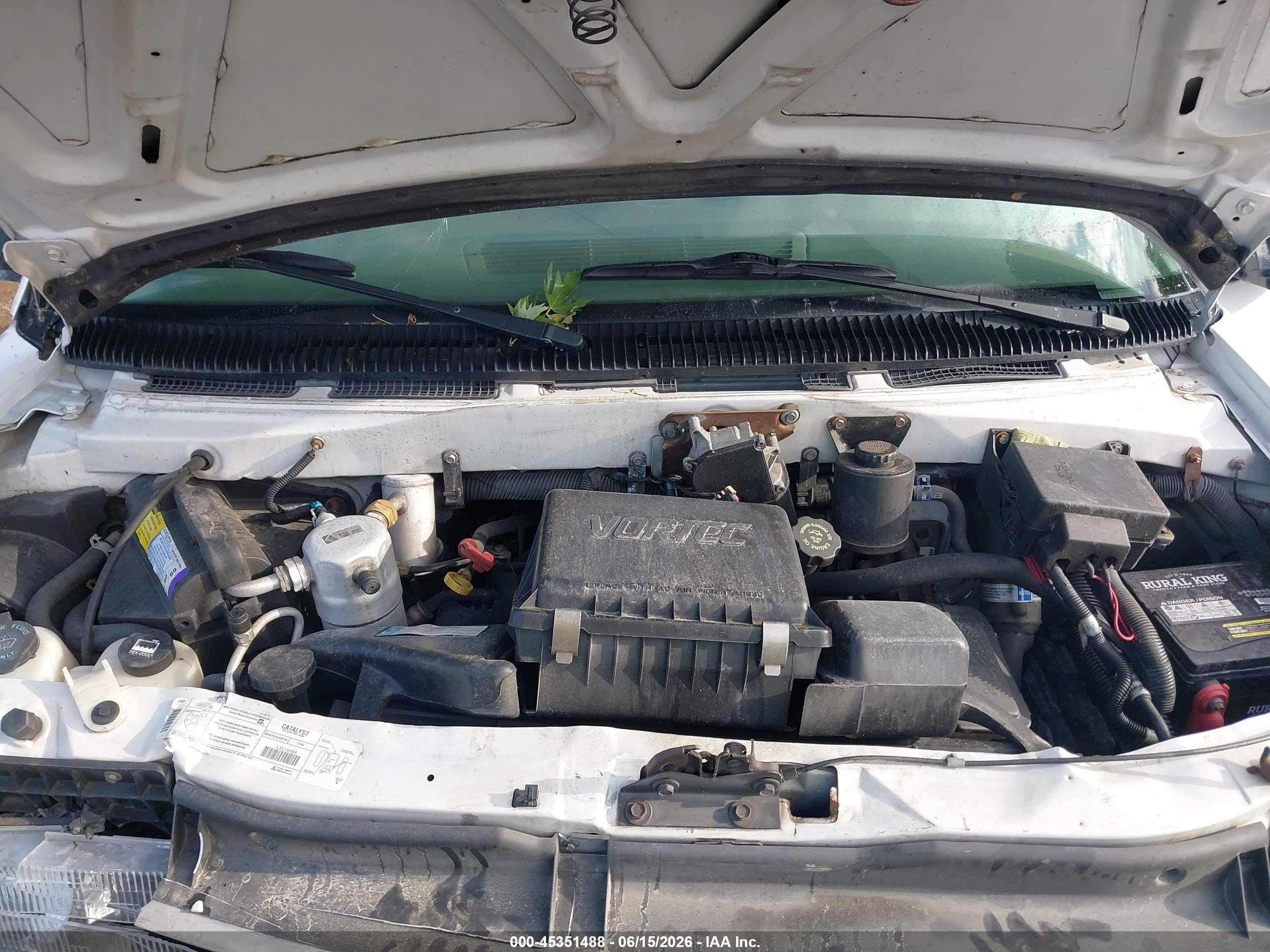 1999 Chevrolet Astro   White vin: 1GCDM19W7XB202688