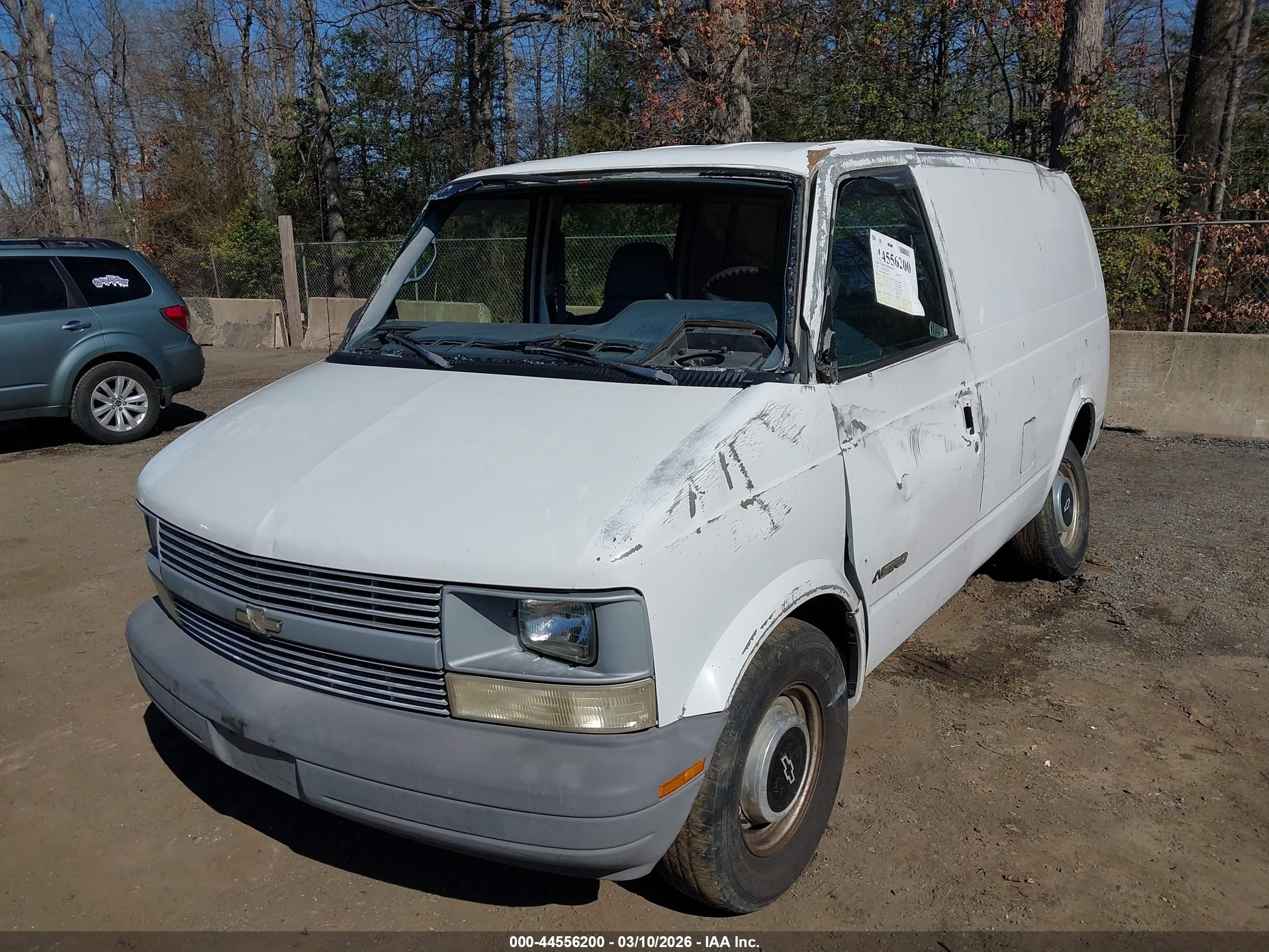 1995 Chevrolet Astro   White vin: 1GCDM19W8SB229178