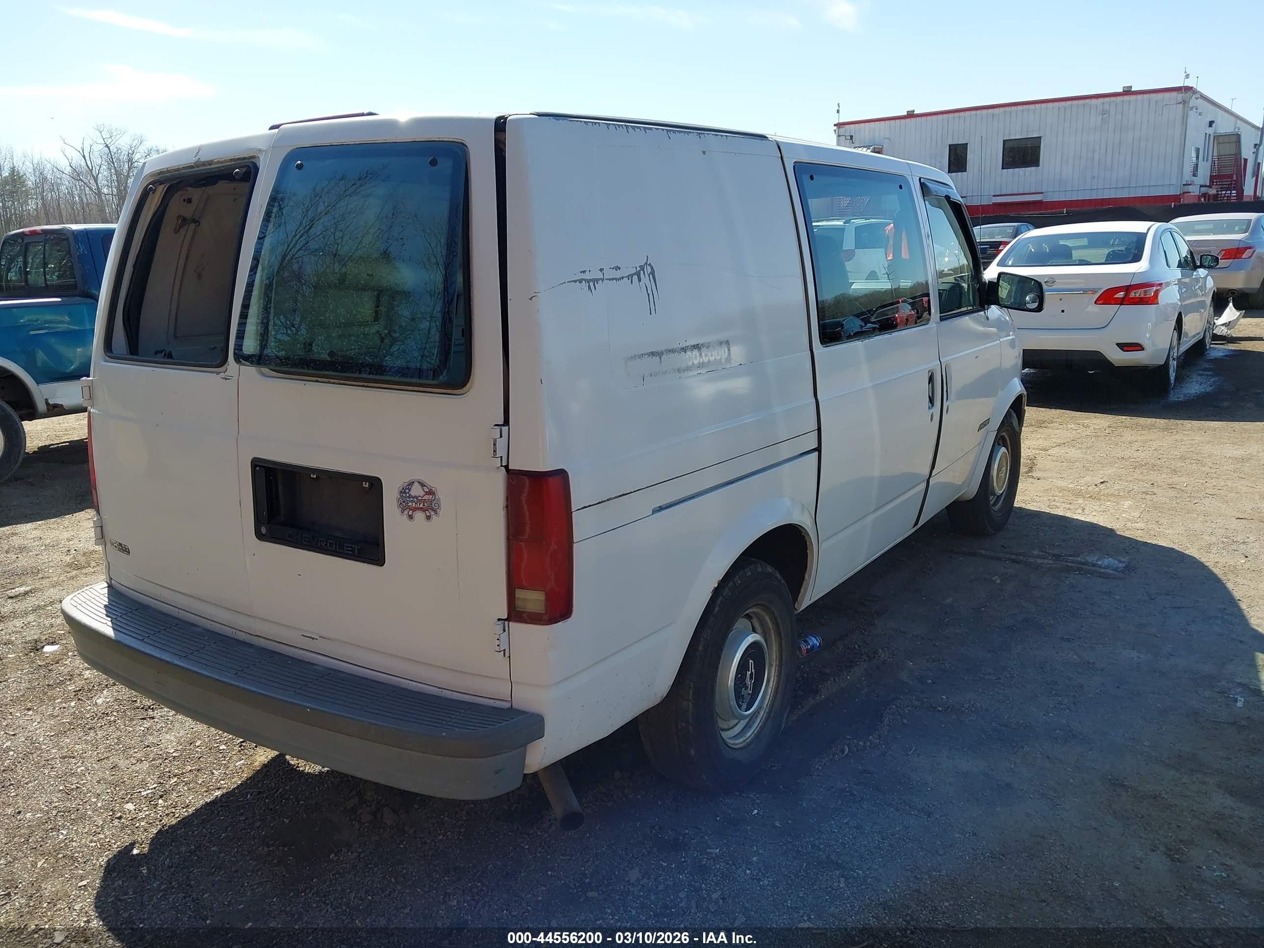 1995 Chevrolet Astro   White vin: 1GCDM19W8SB229178