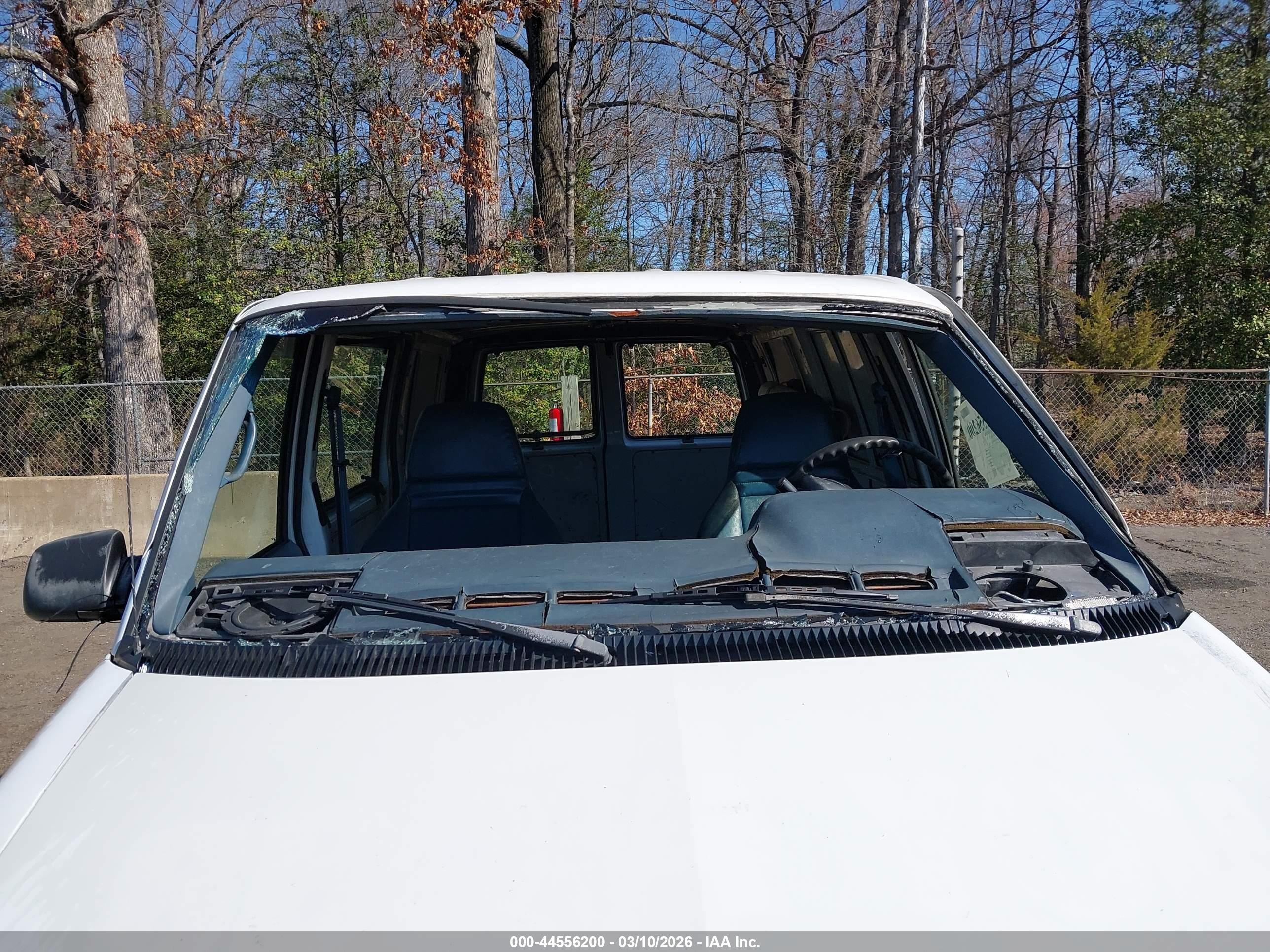 1995 Chevrolet Astro   White vin: 1GCDM19W8SB229178