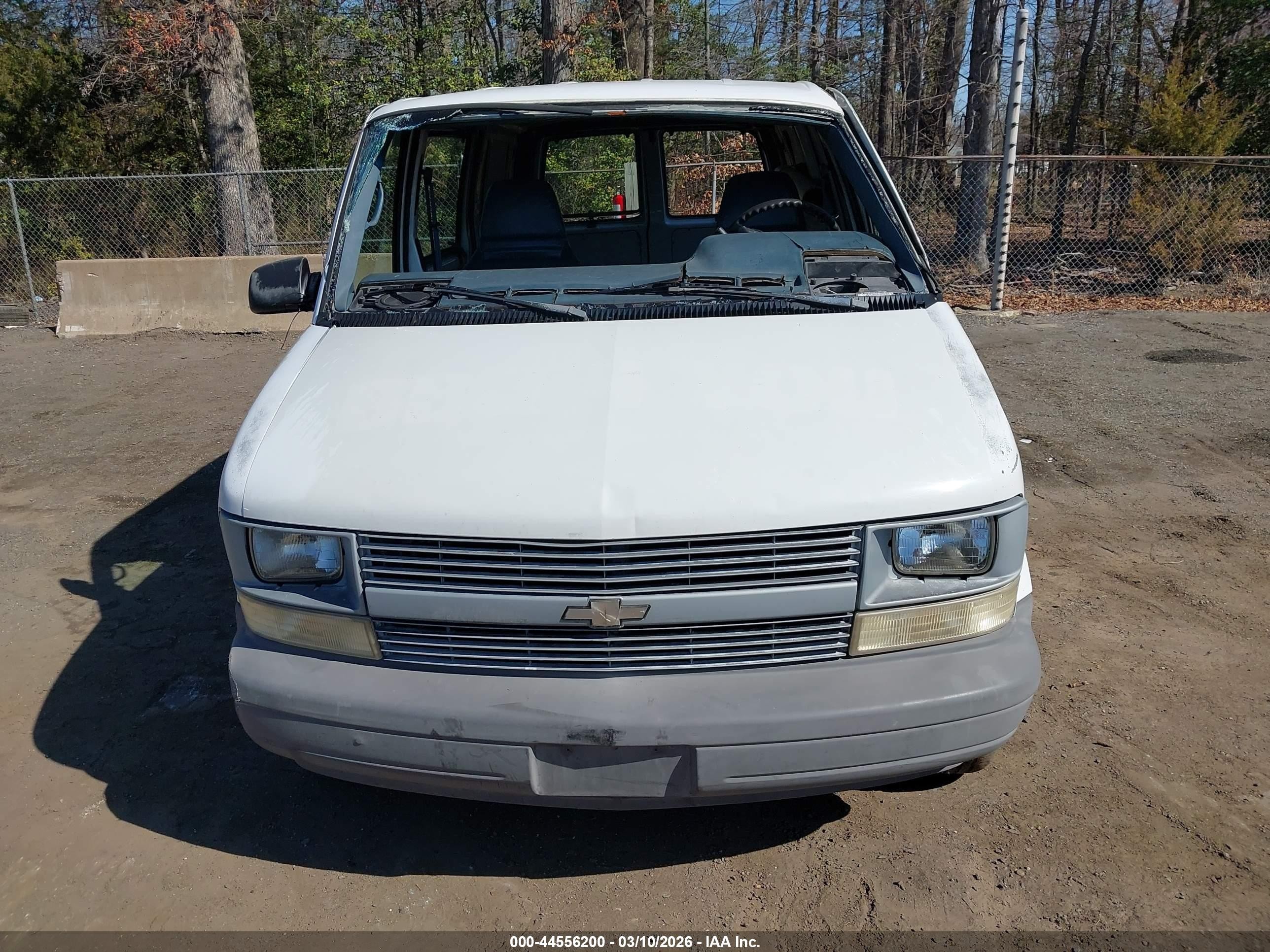1995 Chevrolet Astro   White vin: 1GCDM19W8SB229178