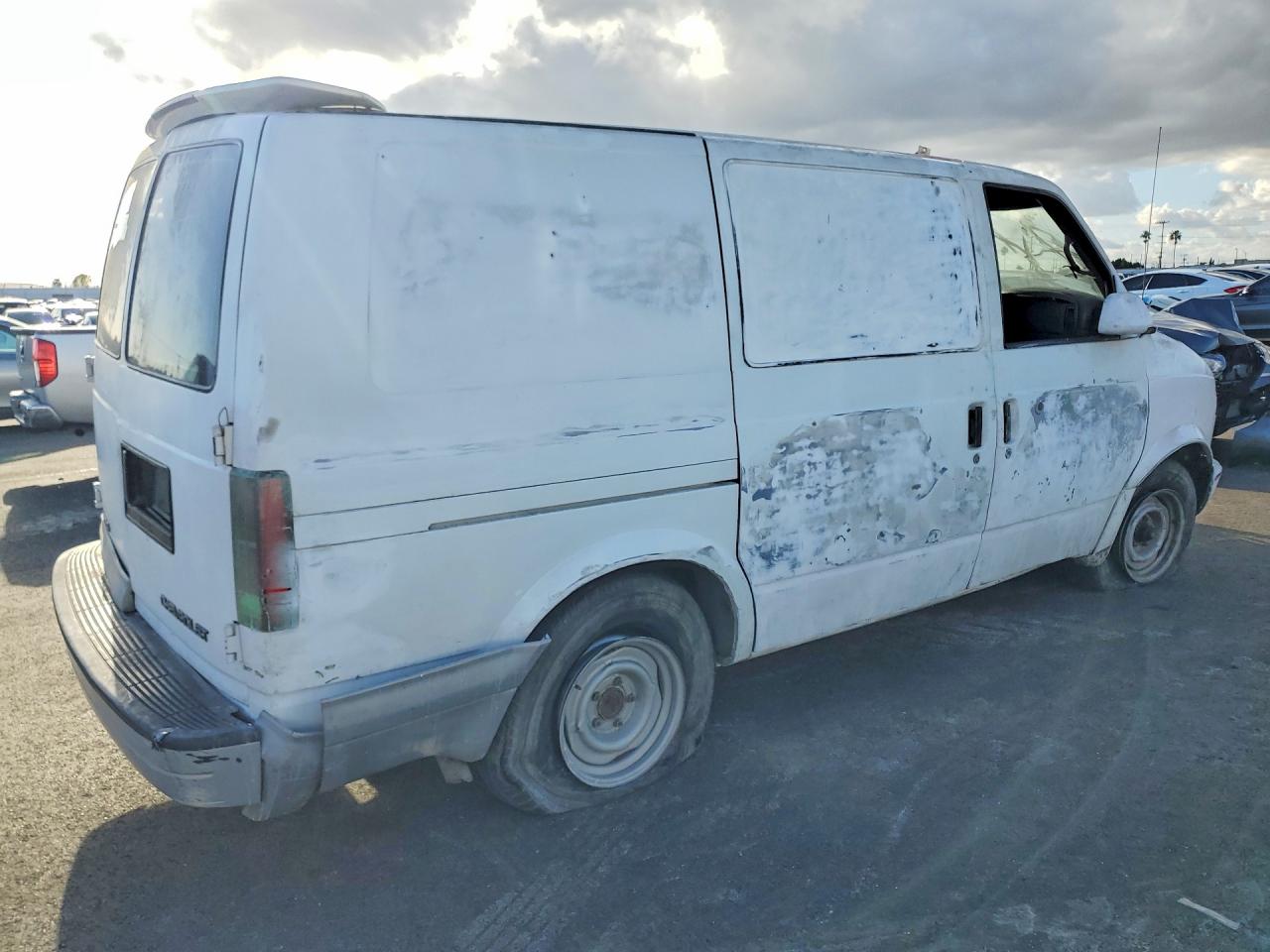 1998 Chevrolet Astro Van Delivery Van White vin: 1GCDM19W8SB265517