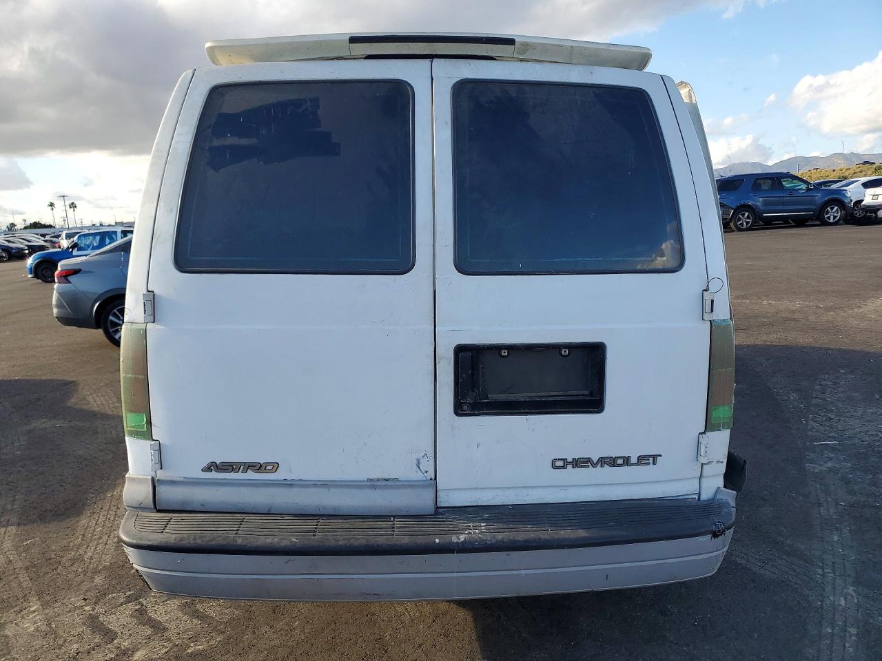 1998 Chevrolet Astro Van Delivery Van White vin: 1GCDM19W8SB265517