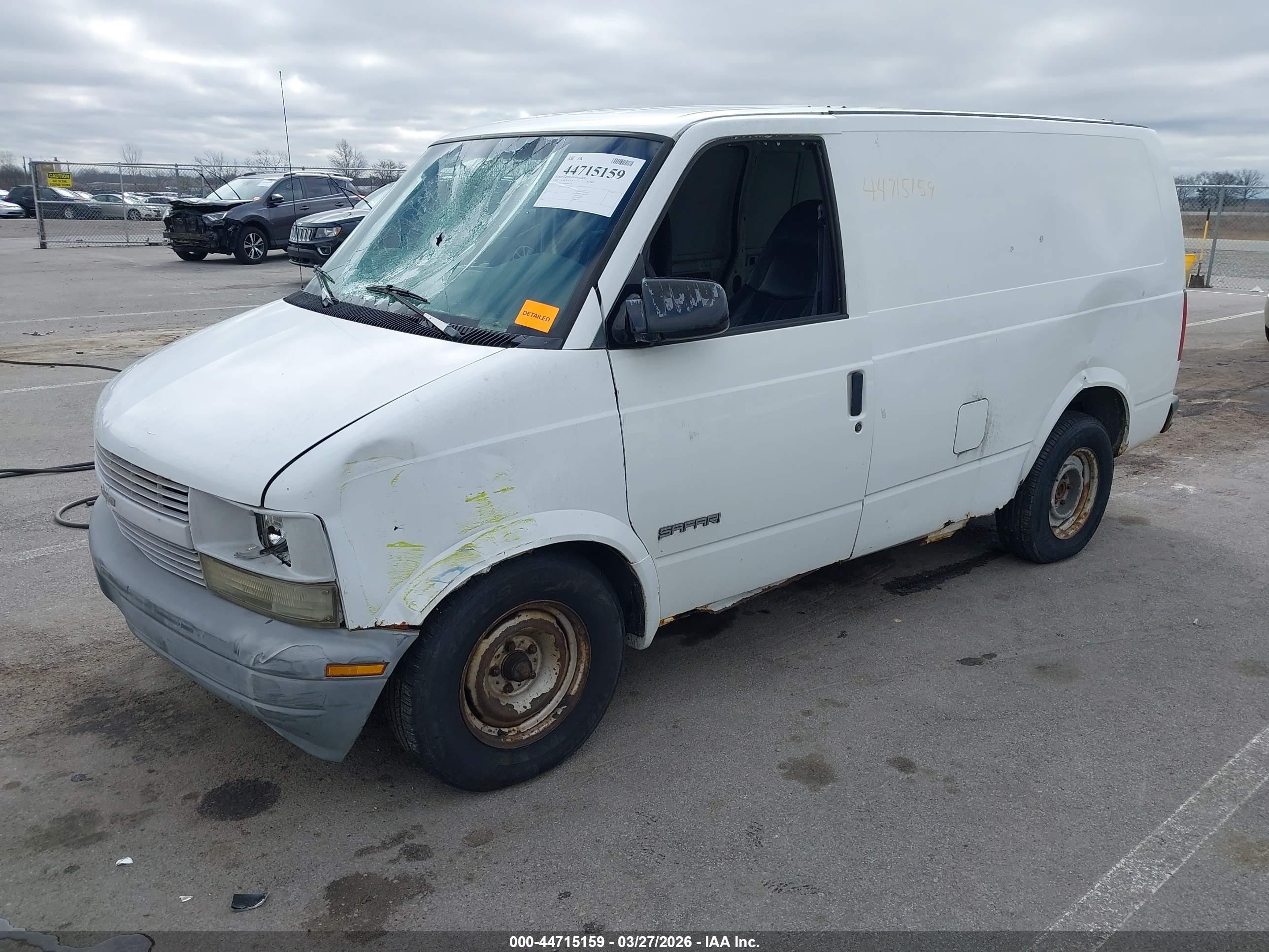 1999 Chevrolet Astro   White vin: 1GCDM19W8XB185724