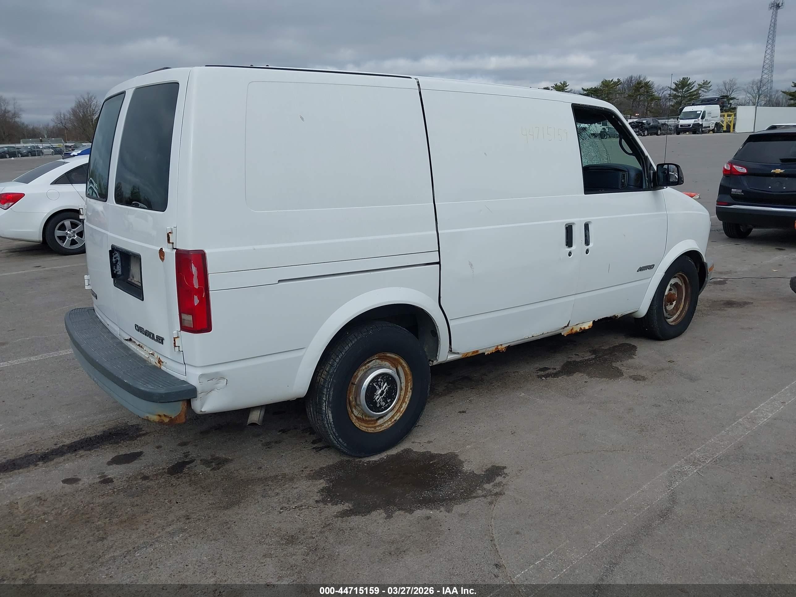1999 Chevrolet Astro   White vin: 1GCDM19W8XB185724