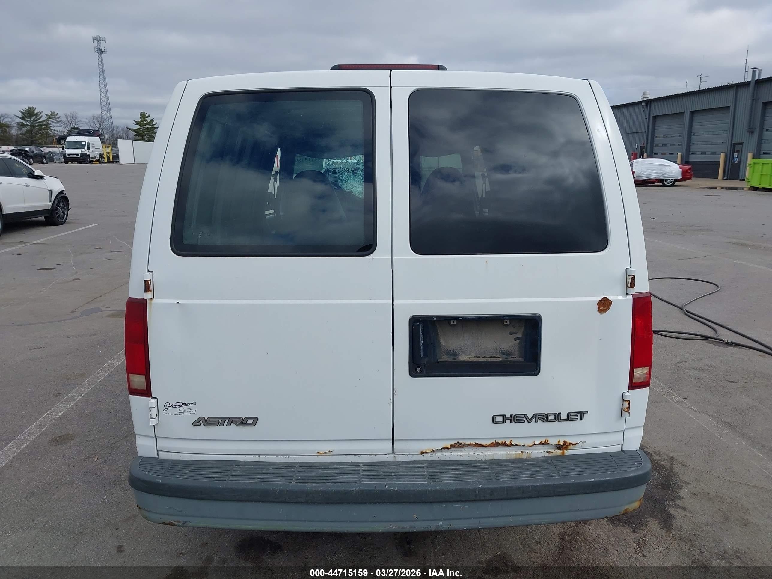 1999 Chevrolet Astro   White vin: 1GCDM19W8XB185724