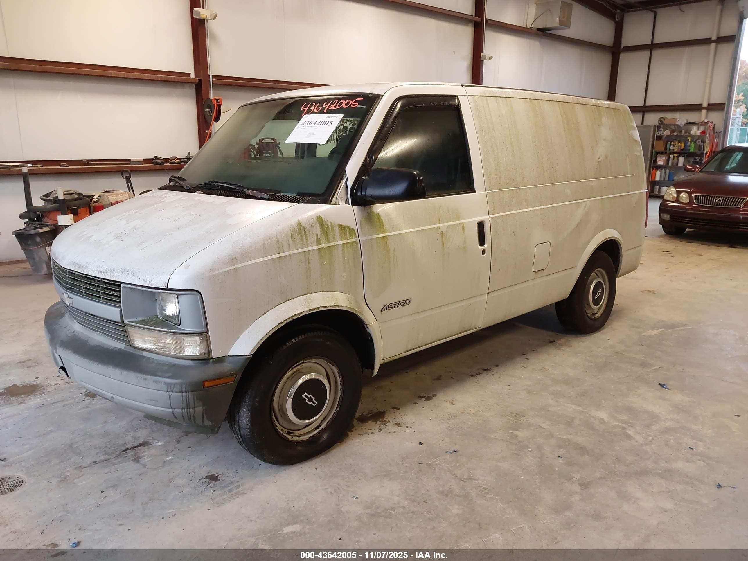 1997 Chevrolet Astro   White vin: 1GCDM19W9VB190749