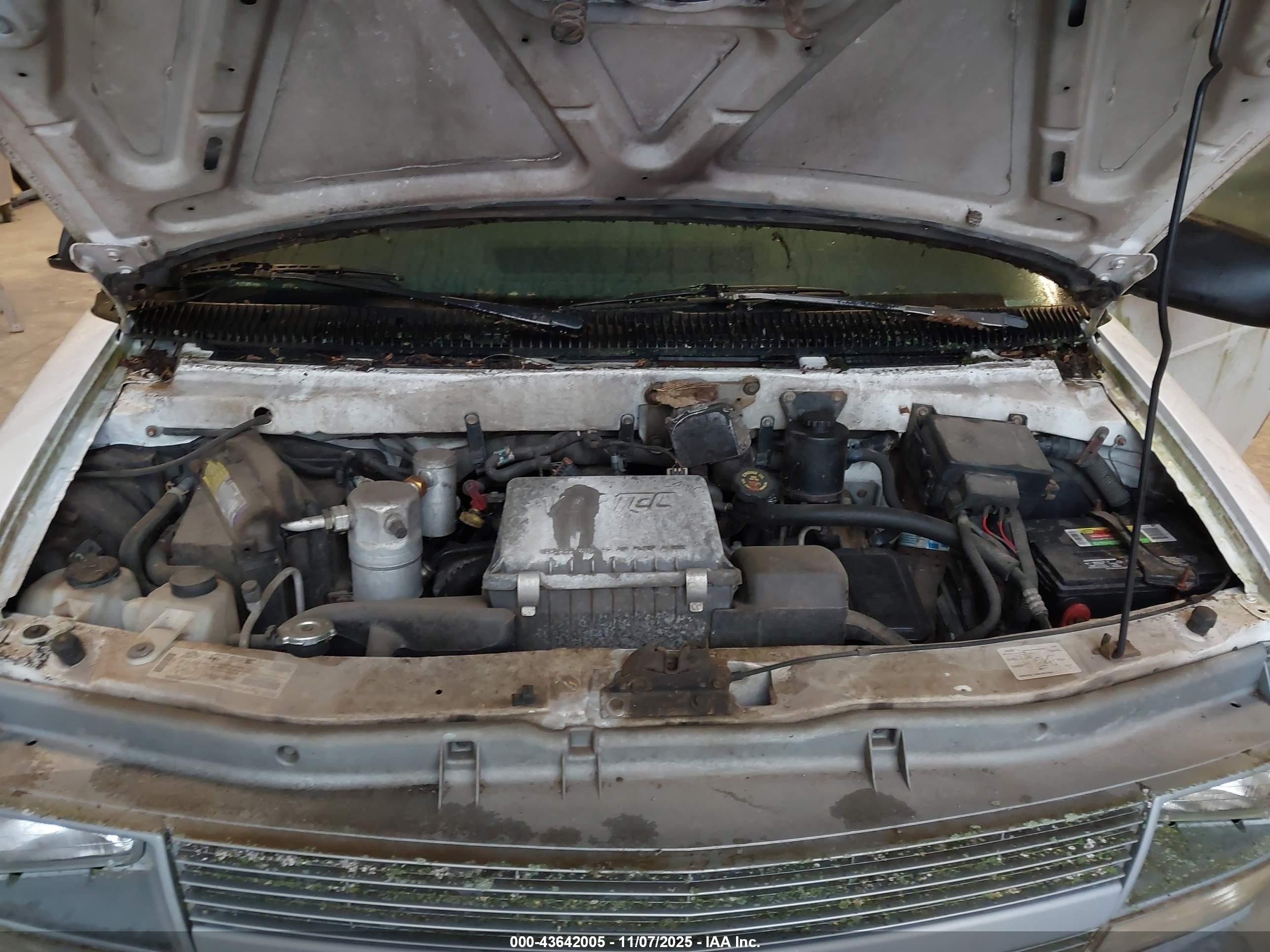 1997 Chevrolet Astro   White vin: 1GCDM19W9VB190749
