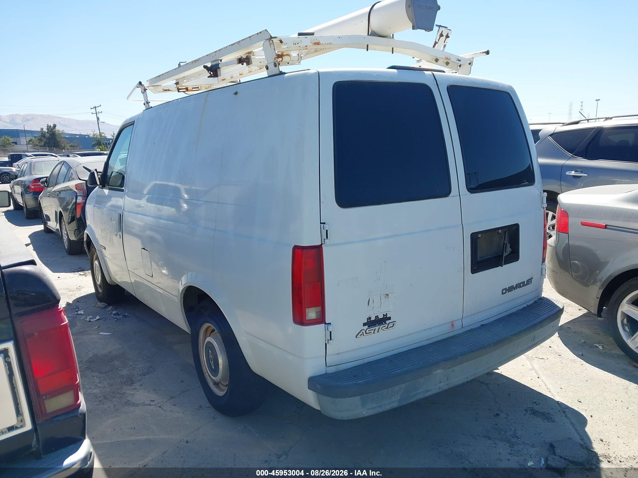 1999 Chevrolet Astro   Белый vin: 1GCDM19W9XB130201