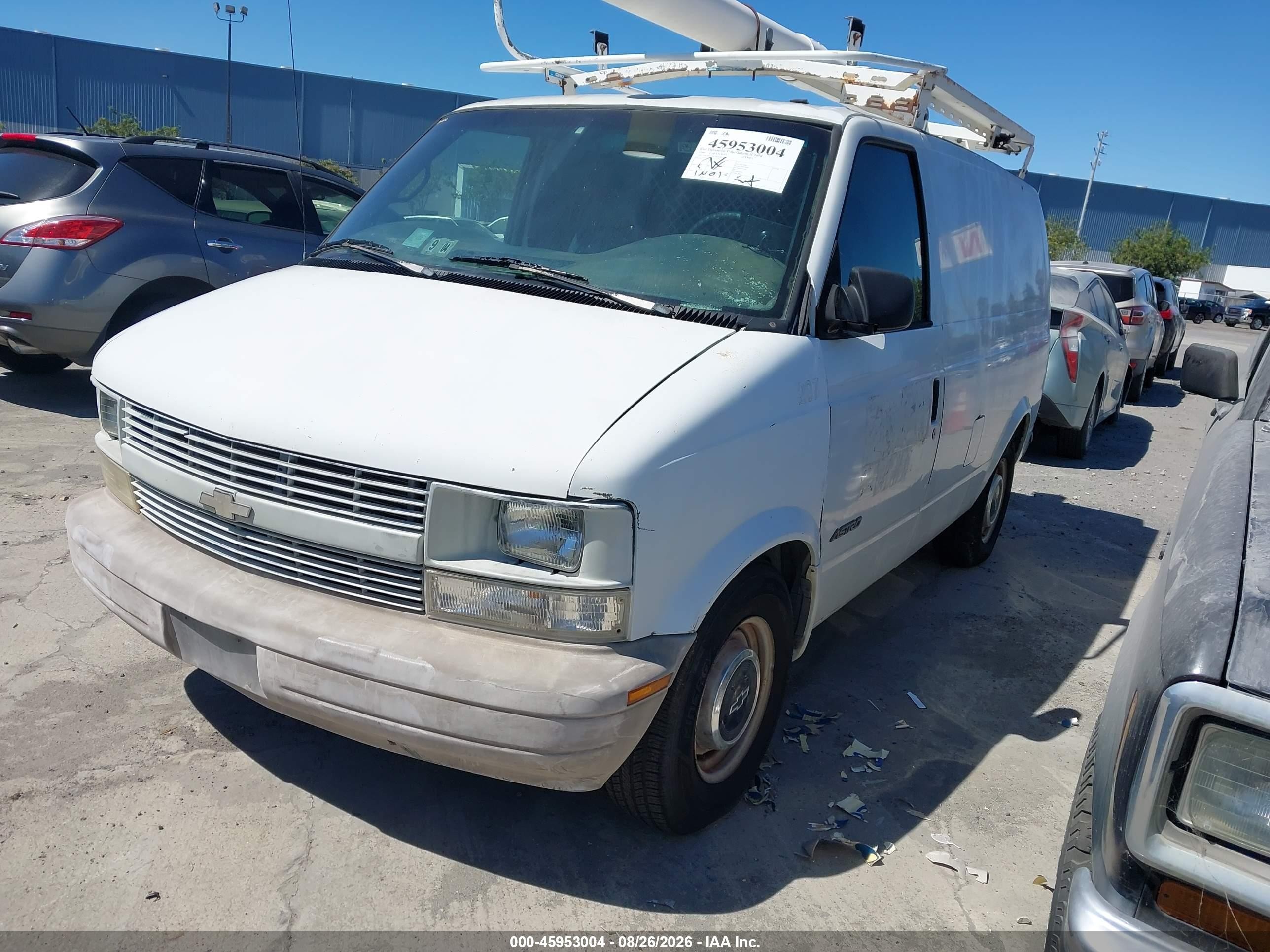 1999 Chevrolet Astro   Белый vin: 1GCDM19W9XB130201