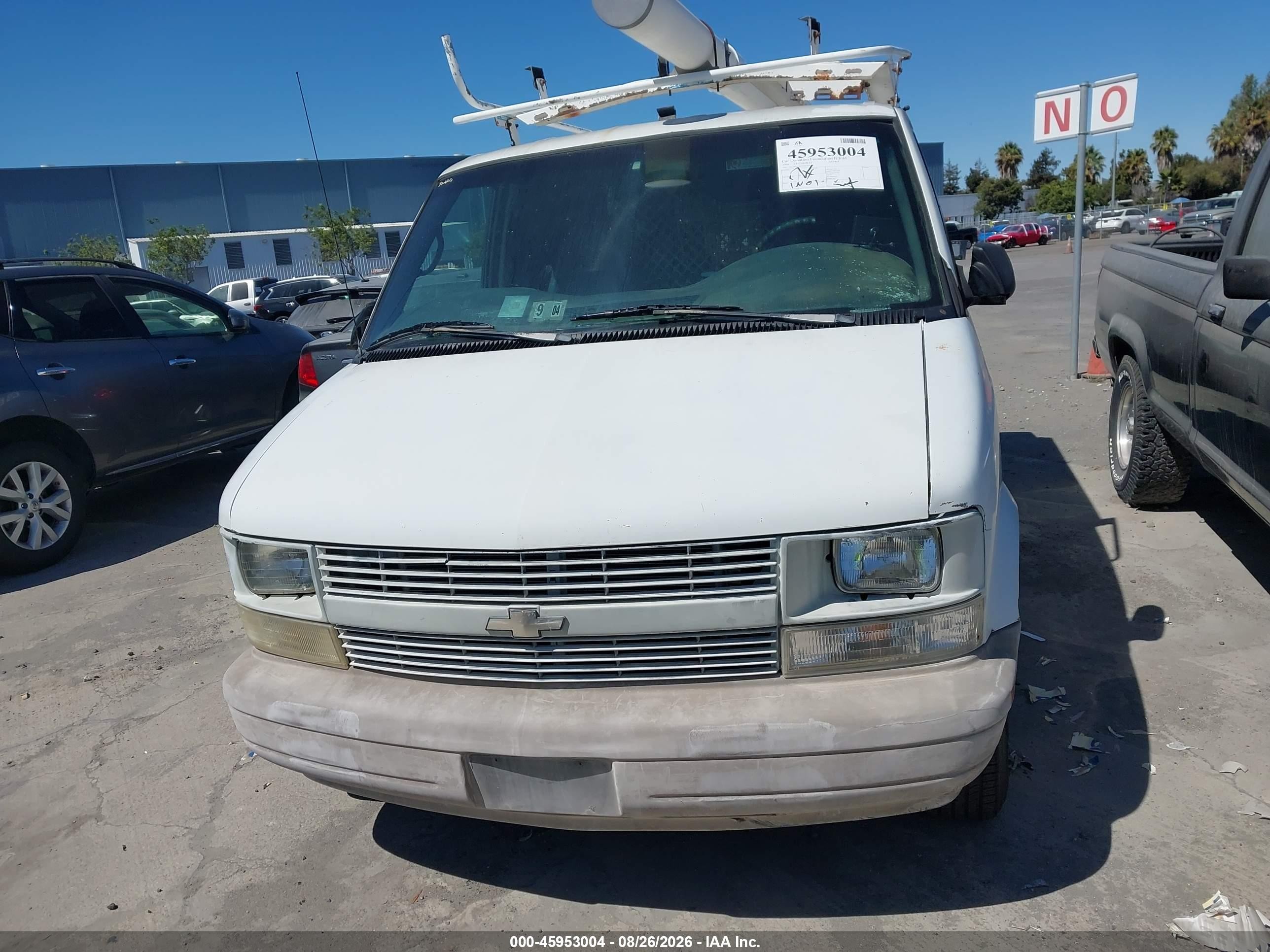 1999 Chevrolet Astro   Белый vin: 1GCDM19W9XB130201