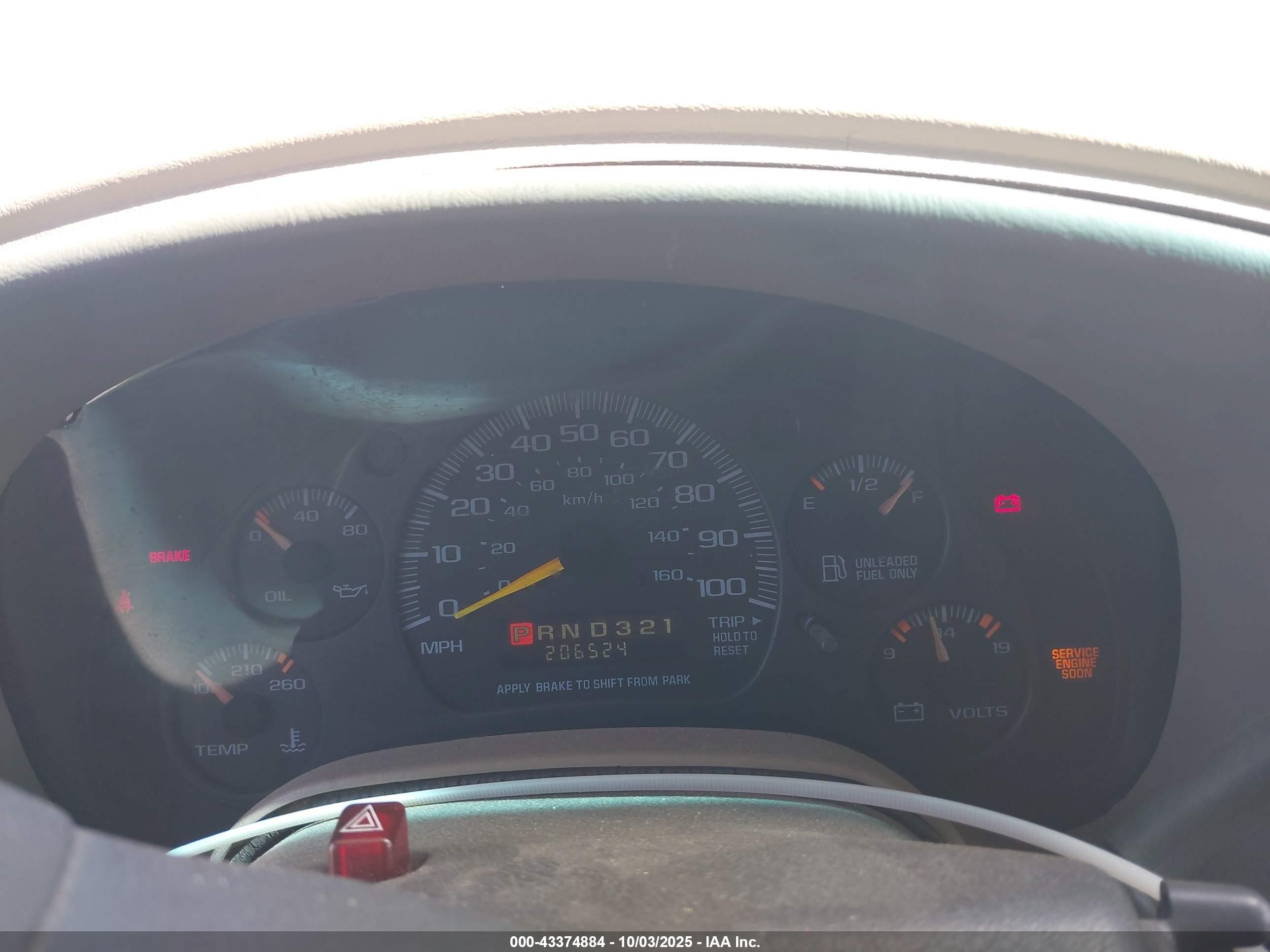 2001 Chevrolet Astro   White vin: 1GCDM19WX1B118016