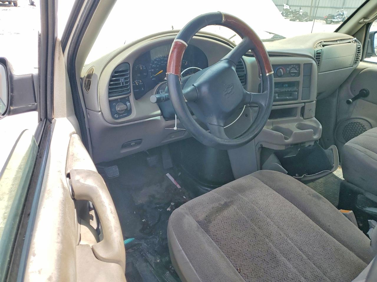 2001 Chevrolet Astro White vin: 1GCDM19WX1B135849