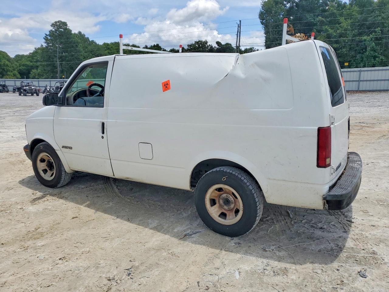 2001 Chevrolet Astro White vin: 1GCDM19WX1B135849
