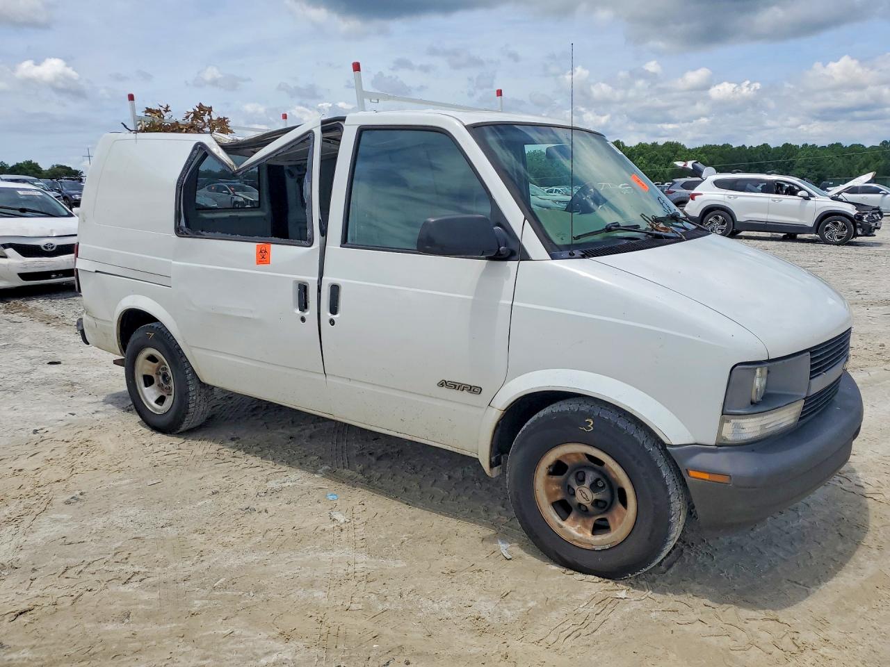 2001 Chevrolet Astro White vin: 1GCDM19WX1B135849