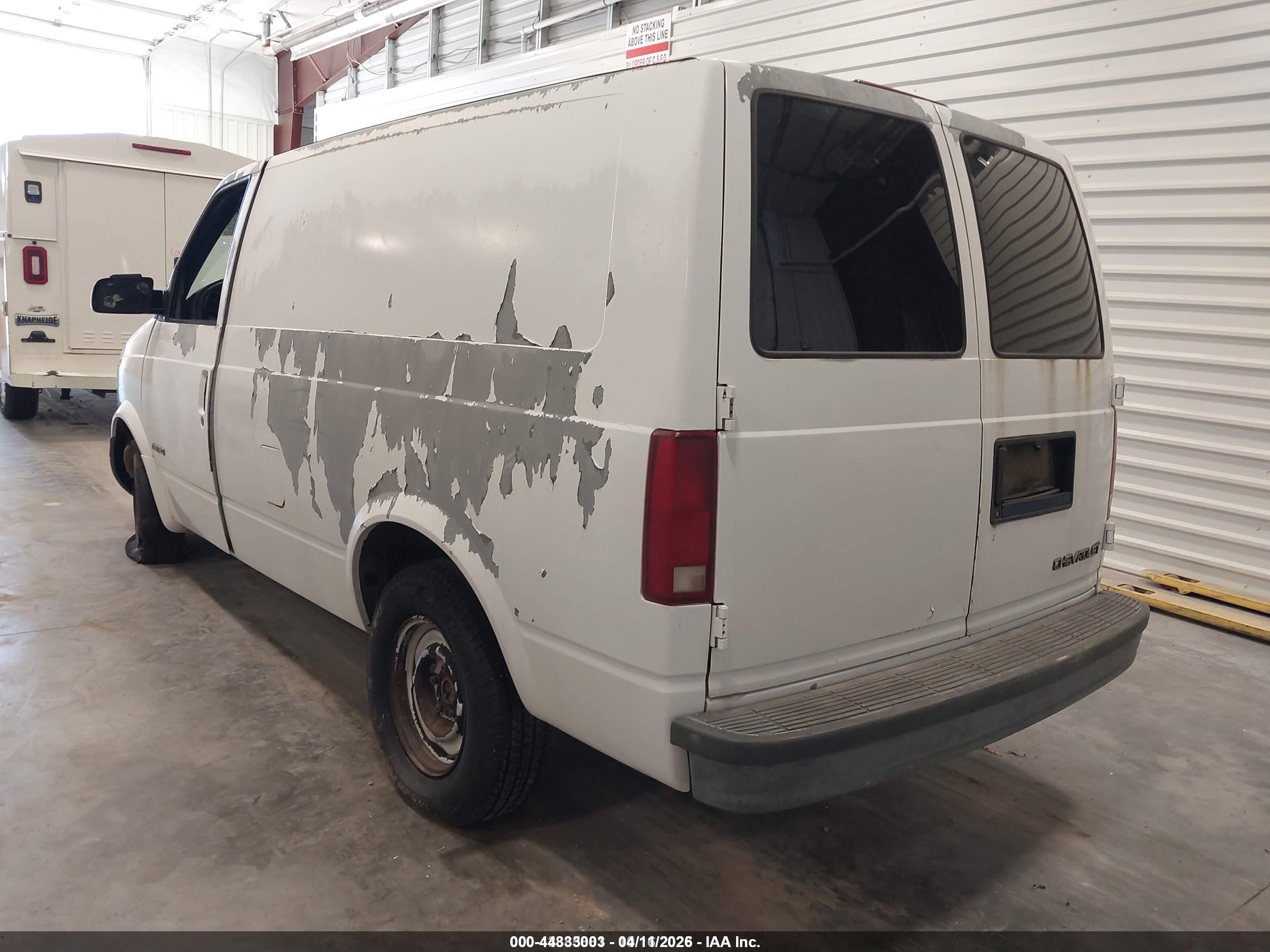 1996 Chevrolet Astro   White vin: 1GCDM19WXTB113787