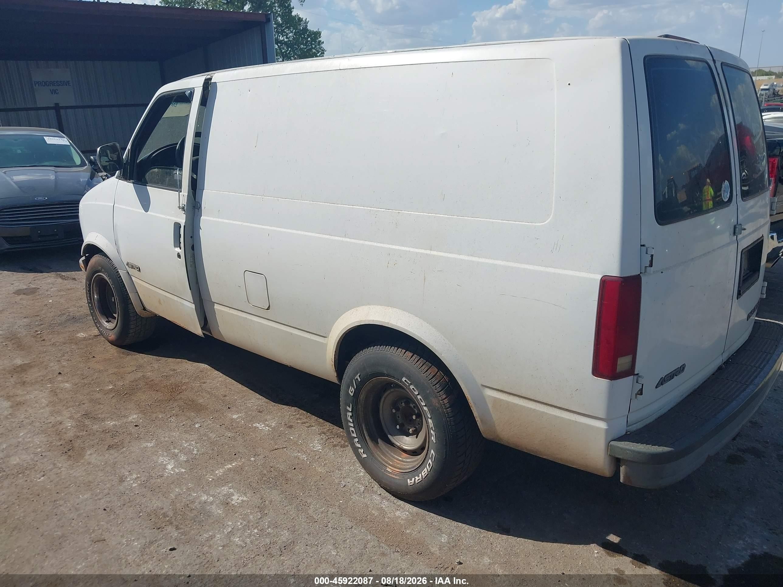 1999 Chevrolet Astro White vin: 1GCDM19WXXB164955