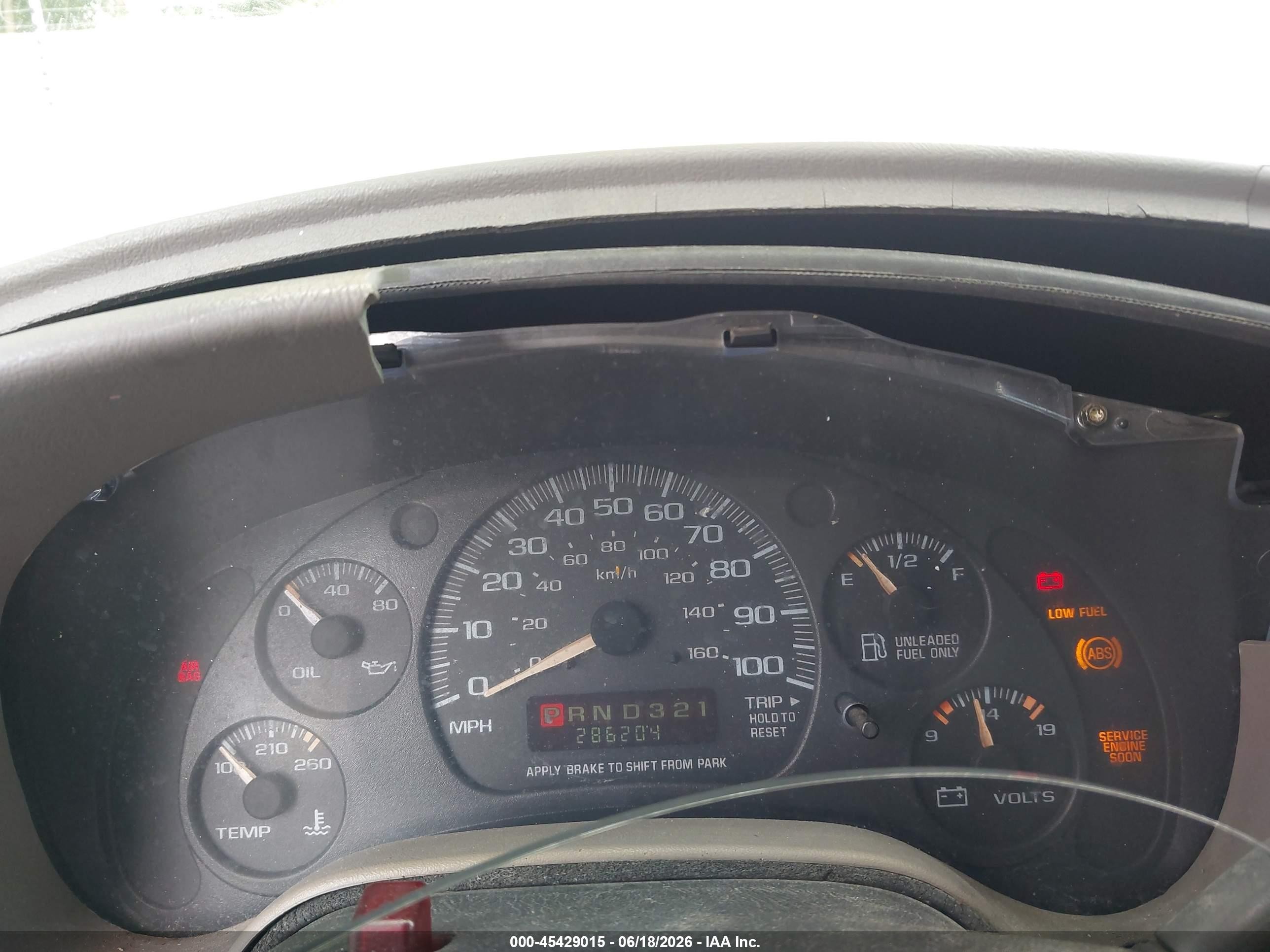 2002 Chevrolet Astro   White vin: 1GCDM19X02B101901