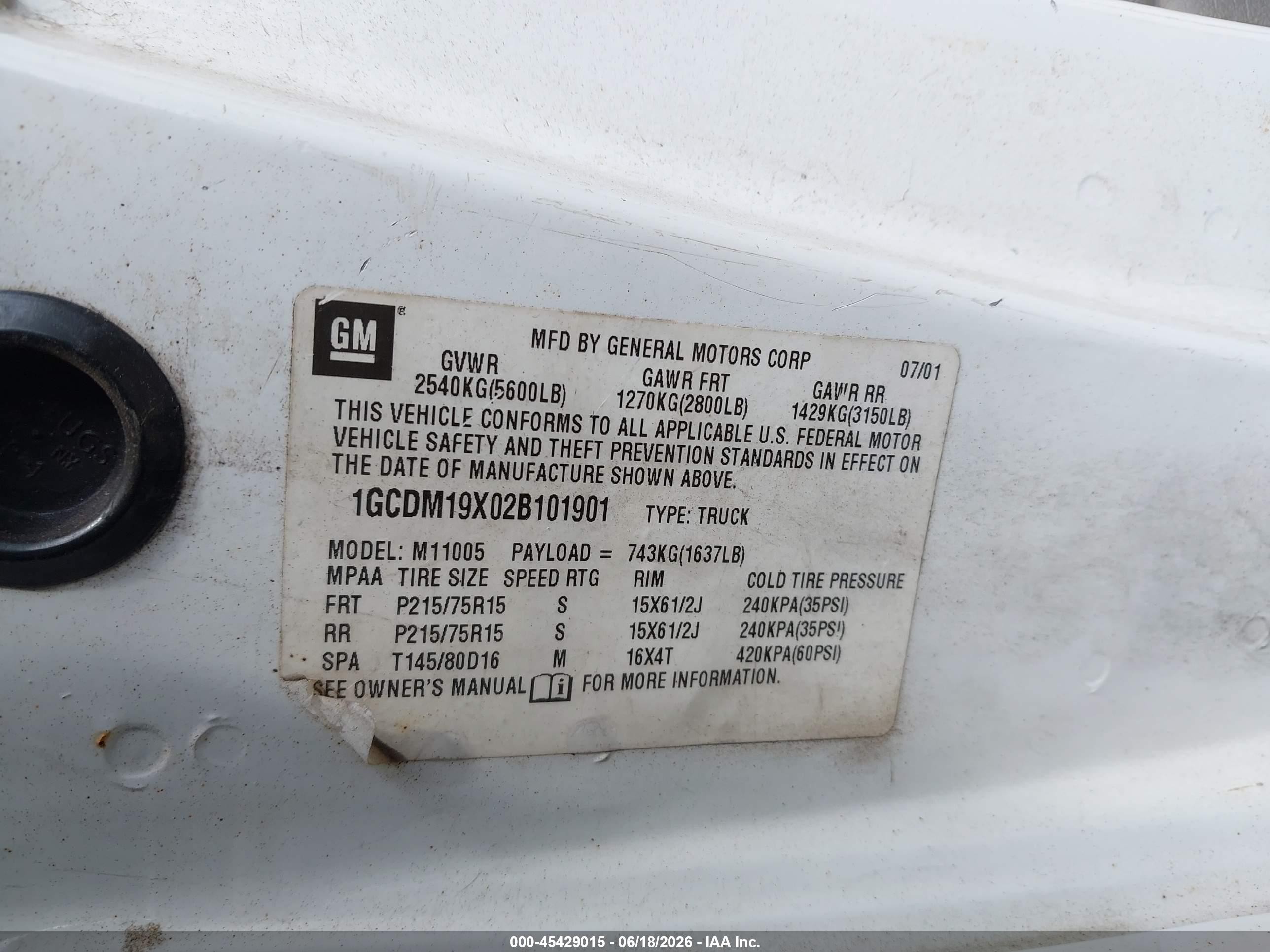 2002 Chevrolet Astro   White vin: 1GCDM19X02B101901