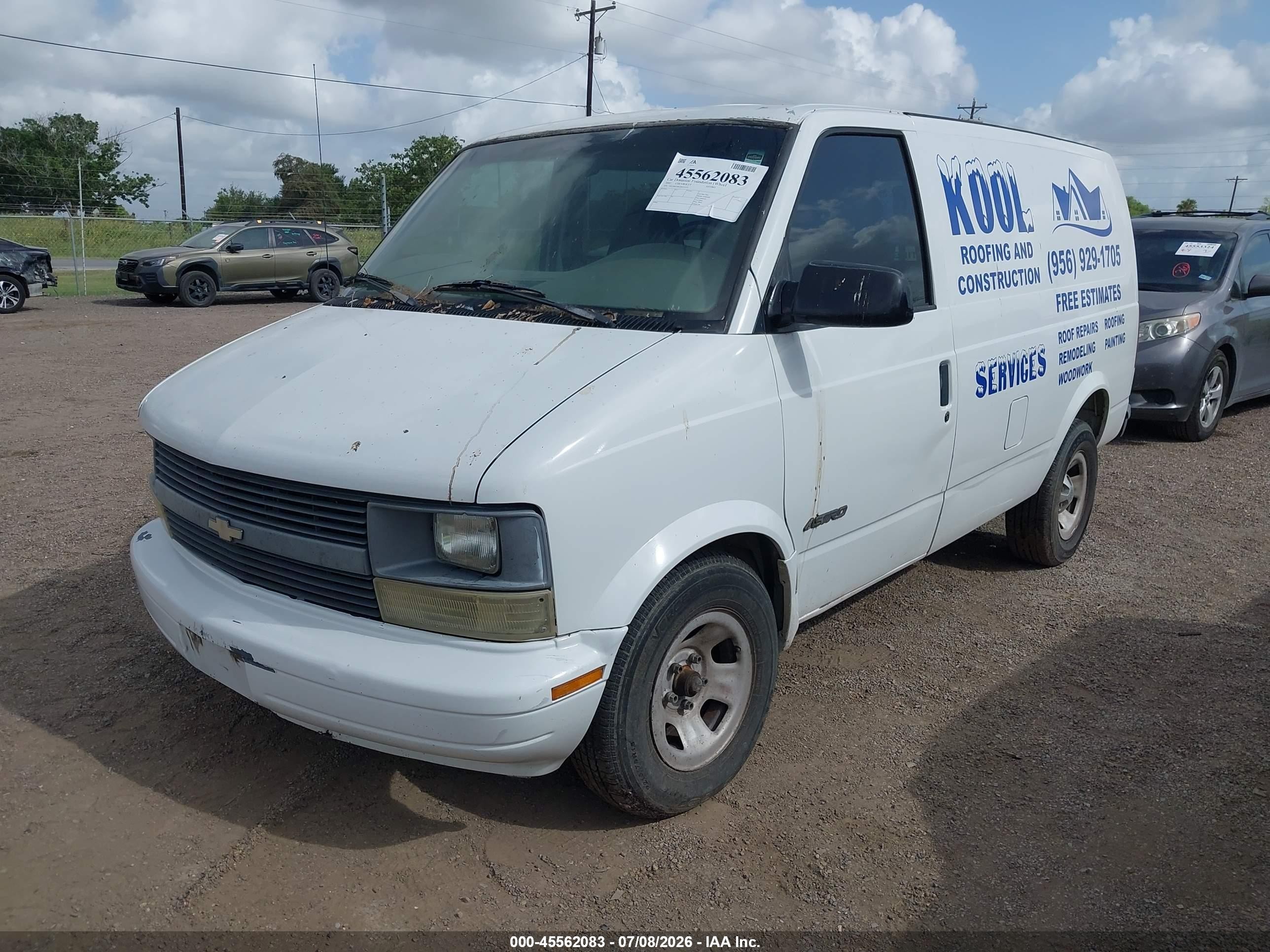 2002 Chevrolet Astro   White vin: 1GCDM19X02B111277