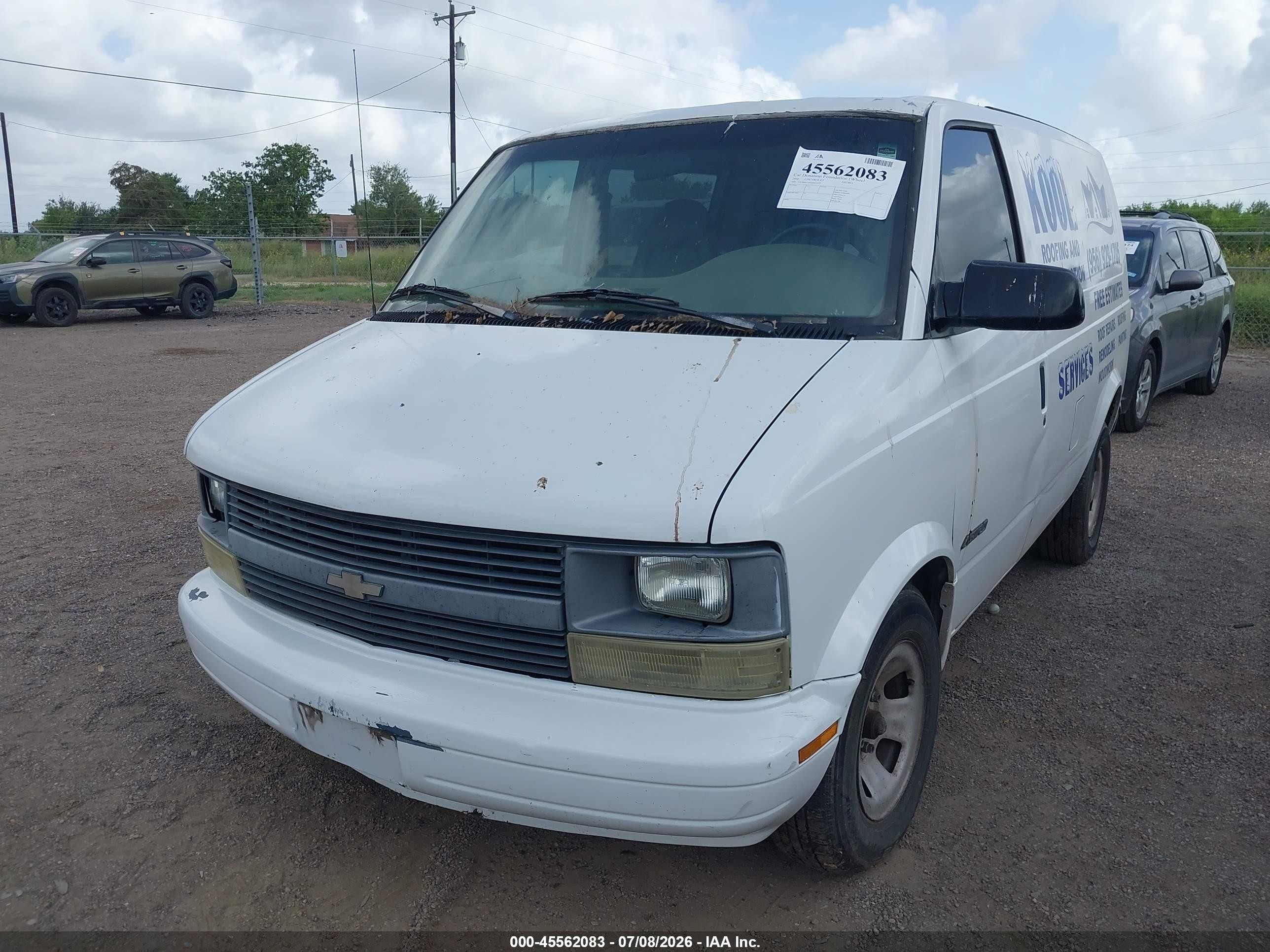 2002 Chevrolet Astro   White vin: 1GCDM19X02B111277