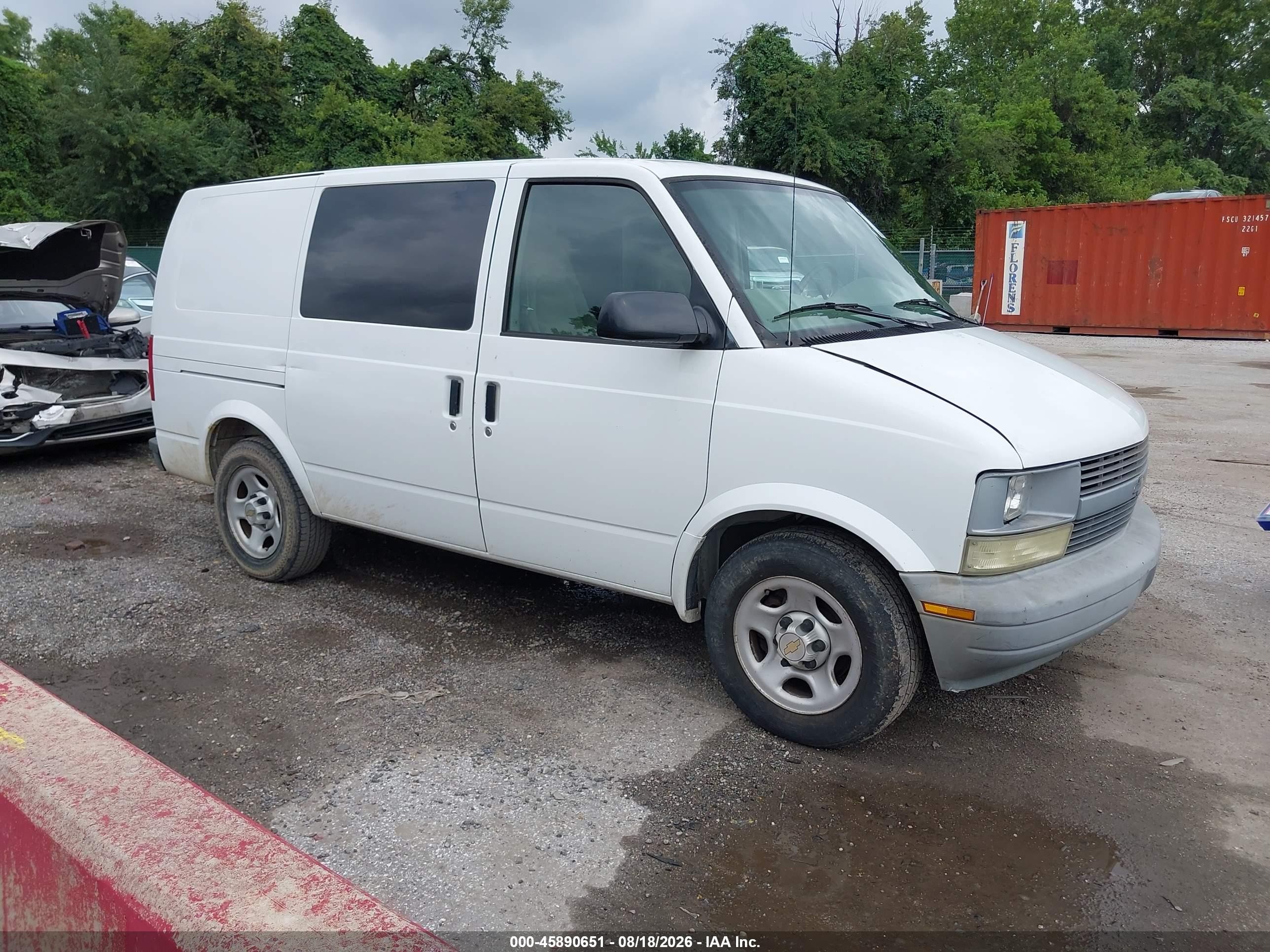 2005 Chevrolet Astro   White vin: 1GCDM19X15B109932