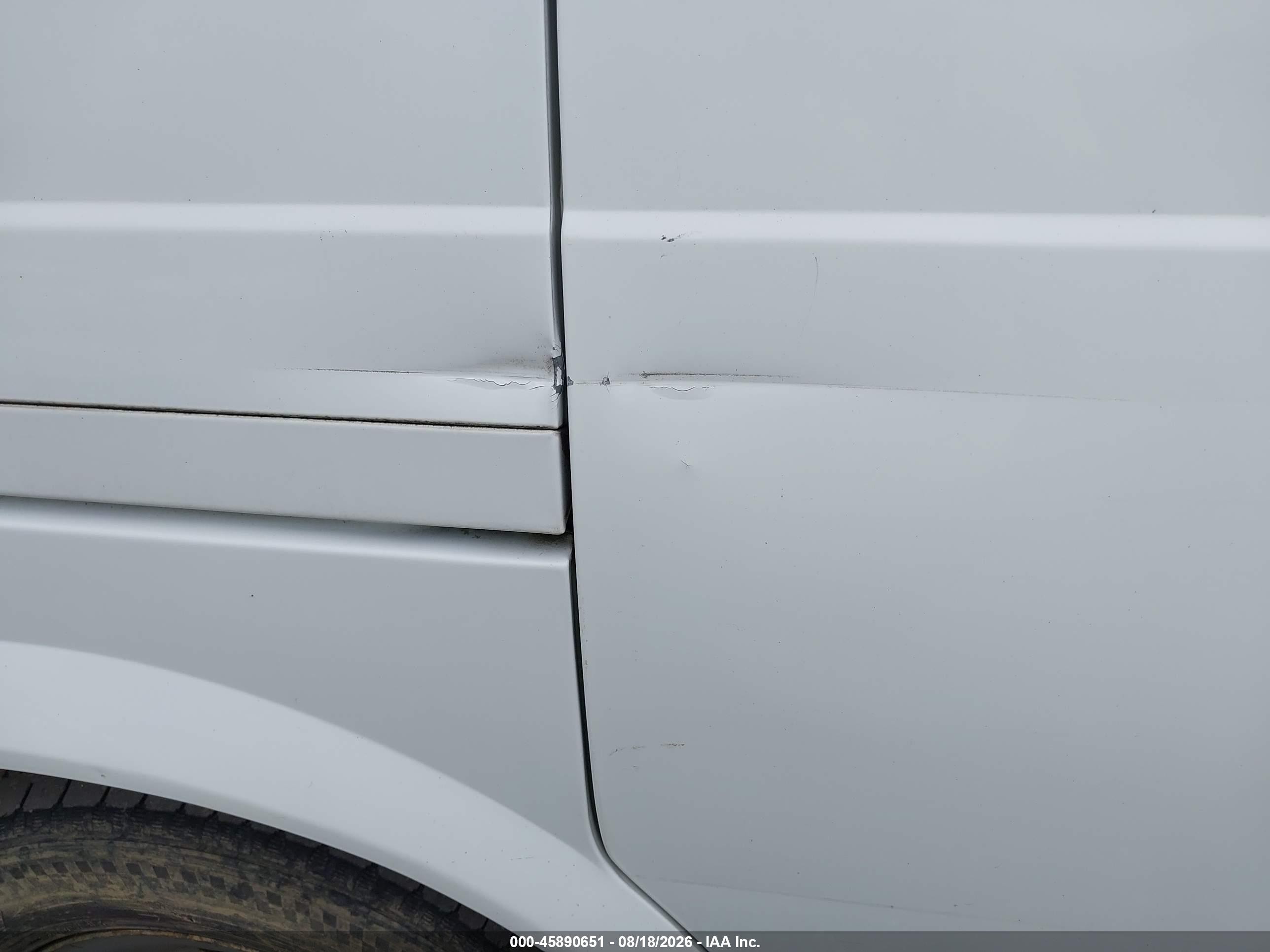 2005 Chevrolet Astro   White vin: 1GCDM19X15B109932