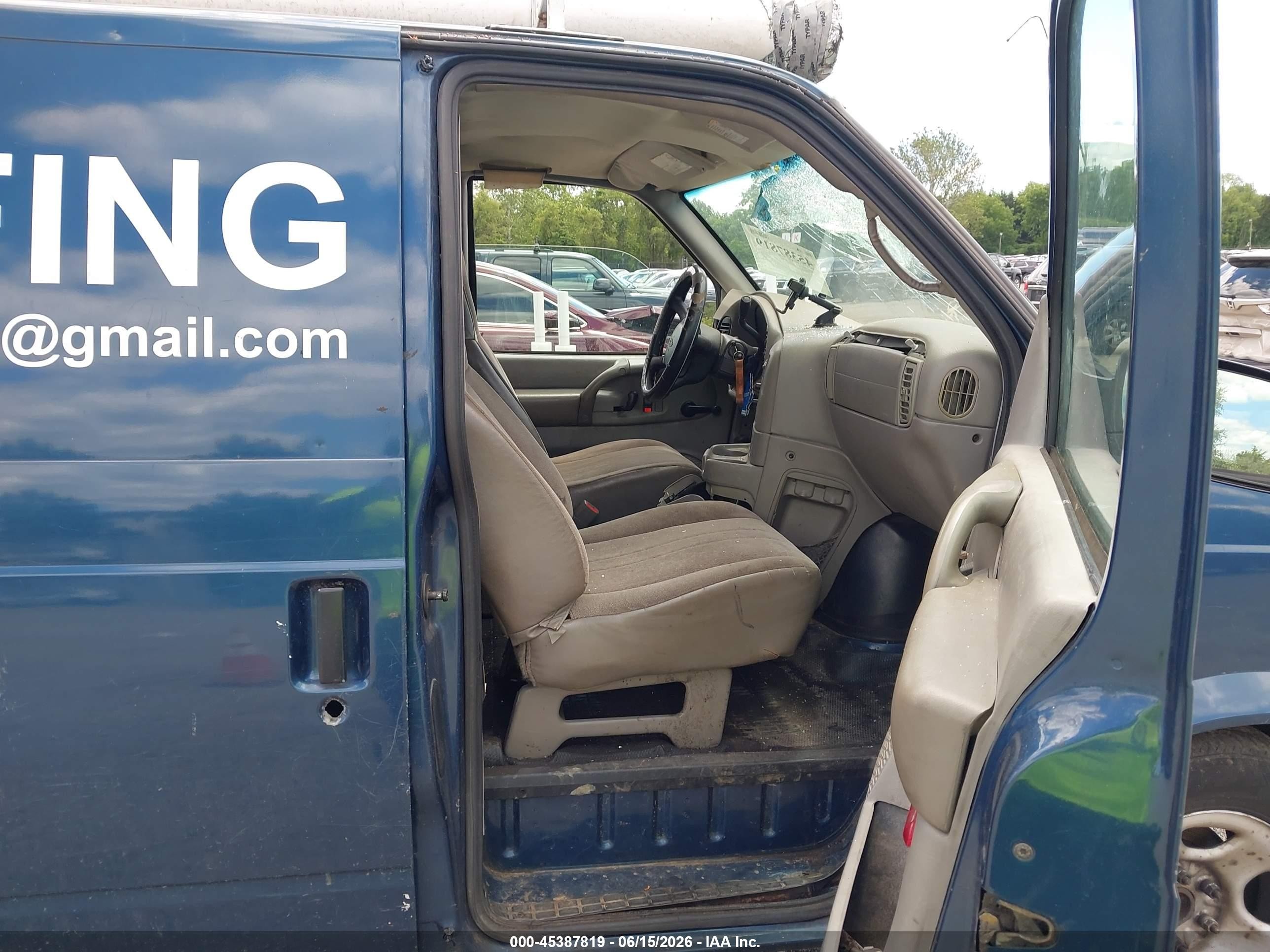 2005 Chevrolet Astro   Blue vin: 1GCDM19X15B131266