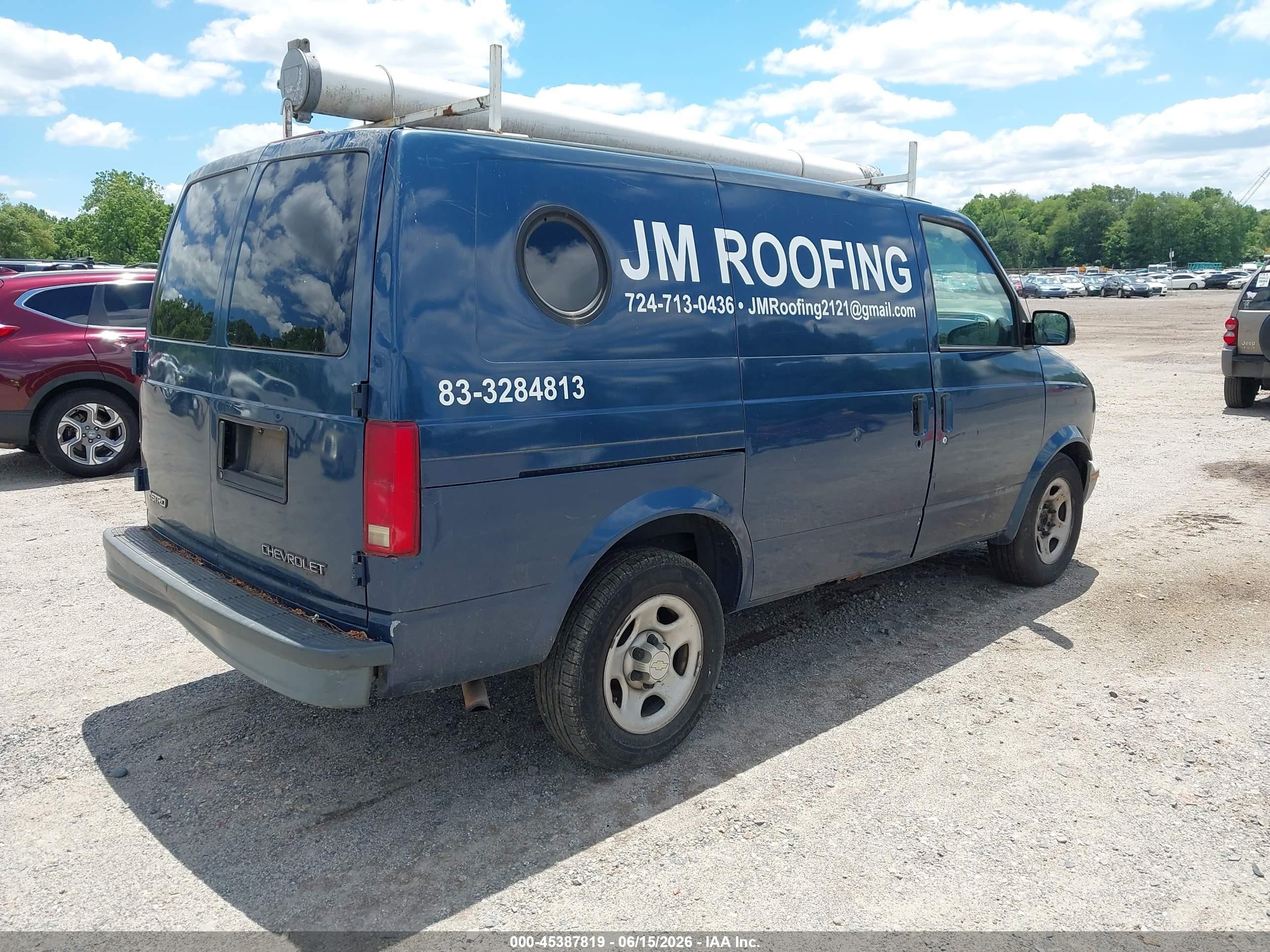 2005 Chevrolet Astro   Blue vin: 1GCDM19X15B131266