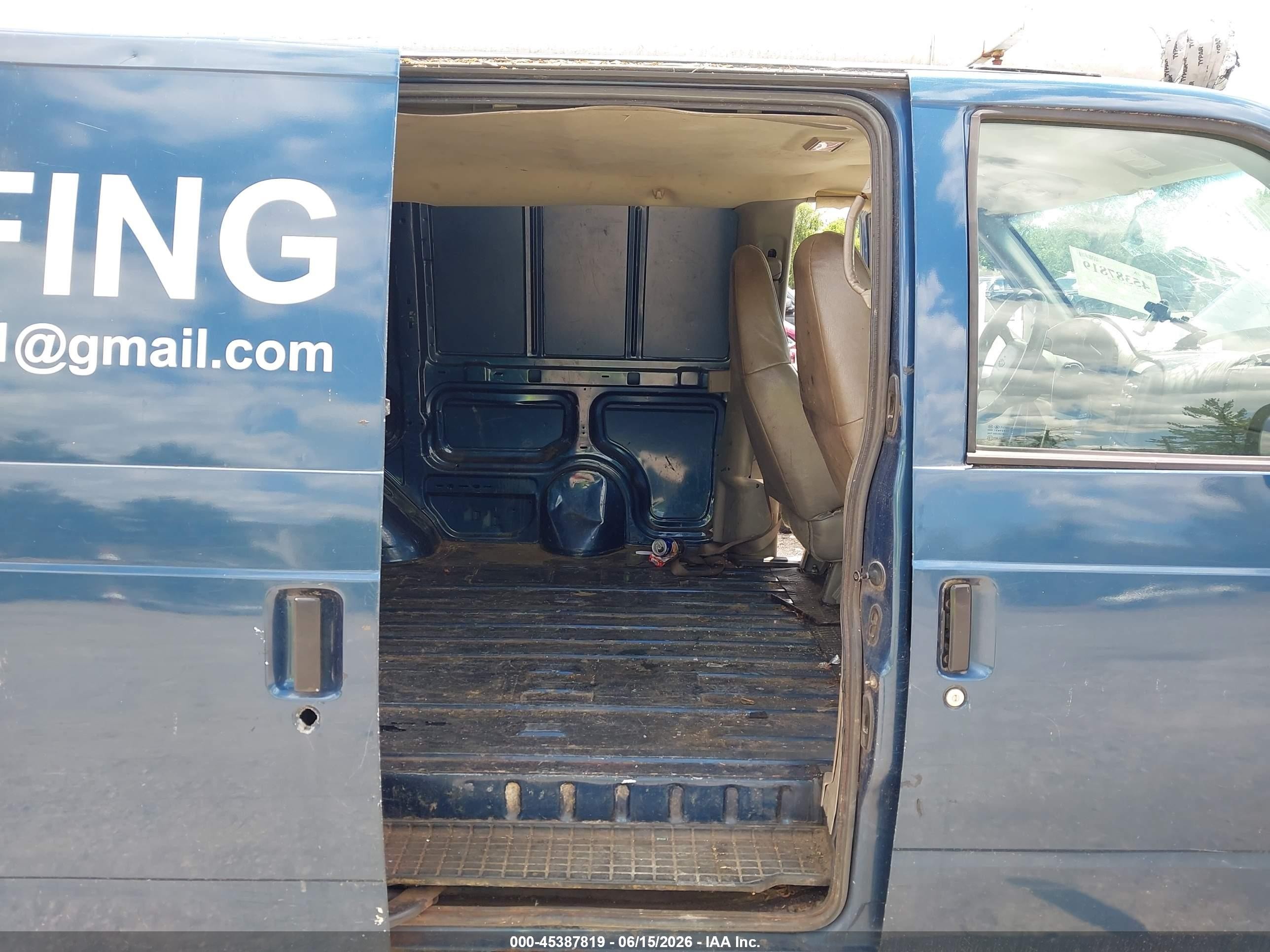 2005 Chevrolet Astro   Blue vin: 1GCDM19X15B131266