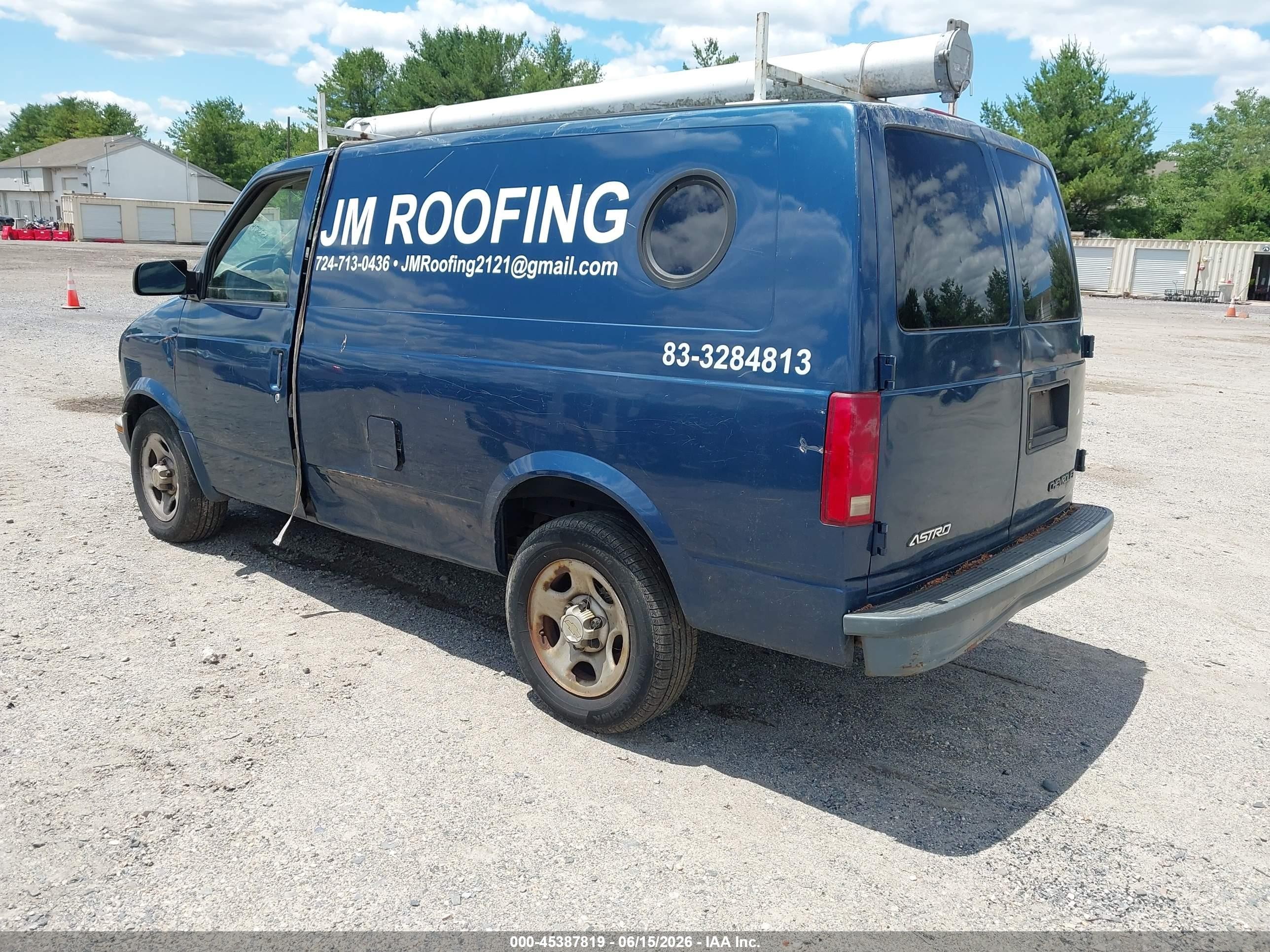 2005 Chevrolet Astro   Blue vin: 1GCDM19X15B131266