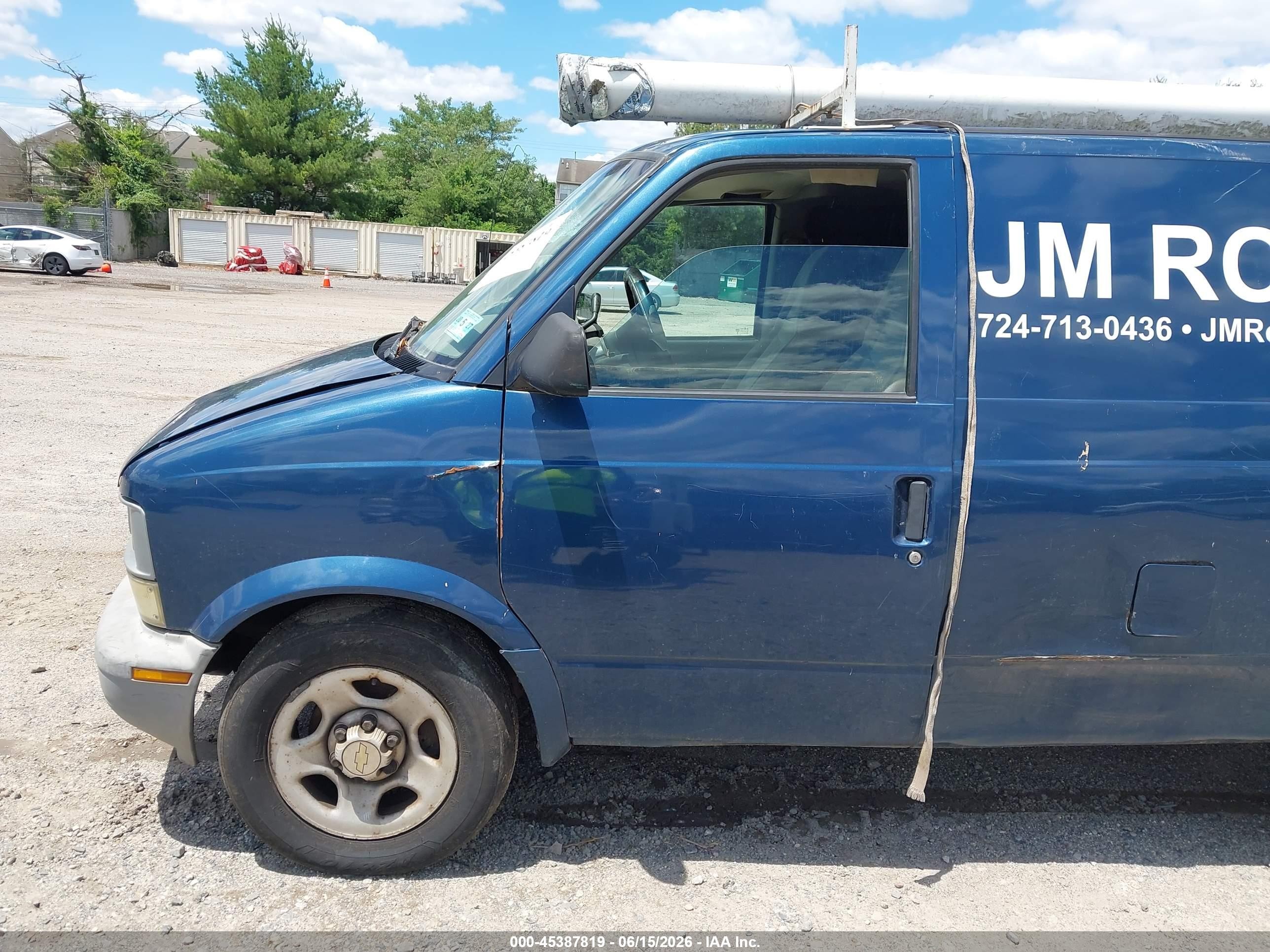 2005 Chevrolet Astro   Blue vin: 1GCDM19X15B131266