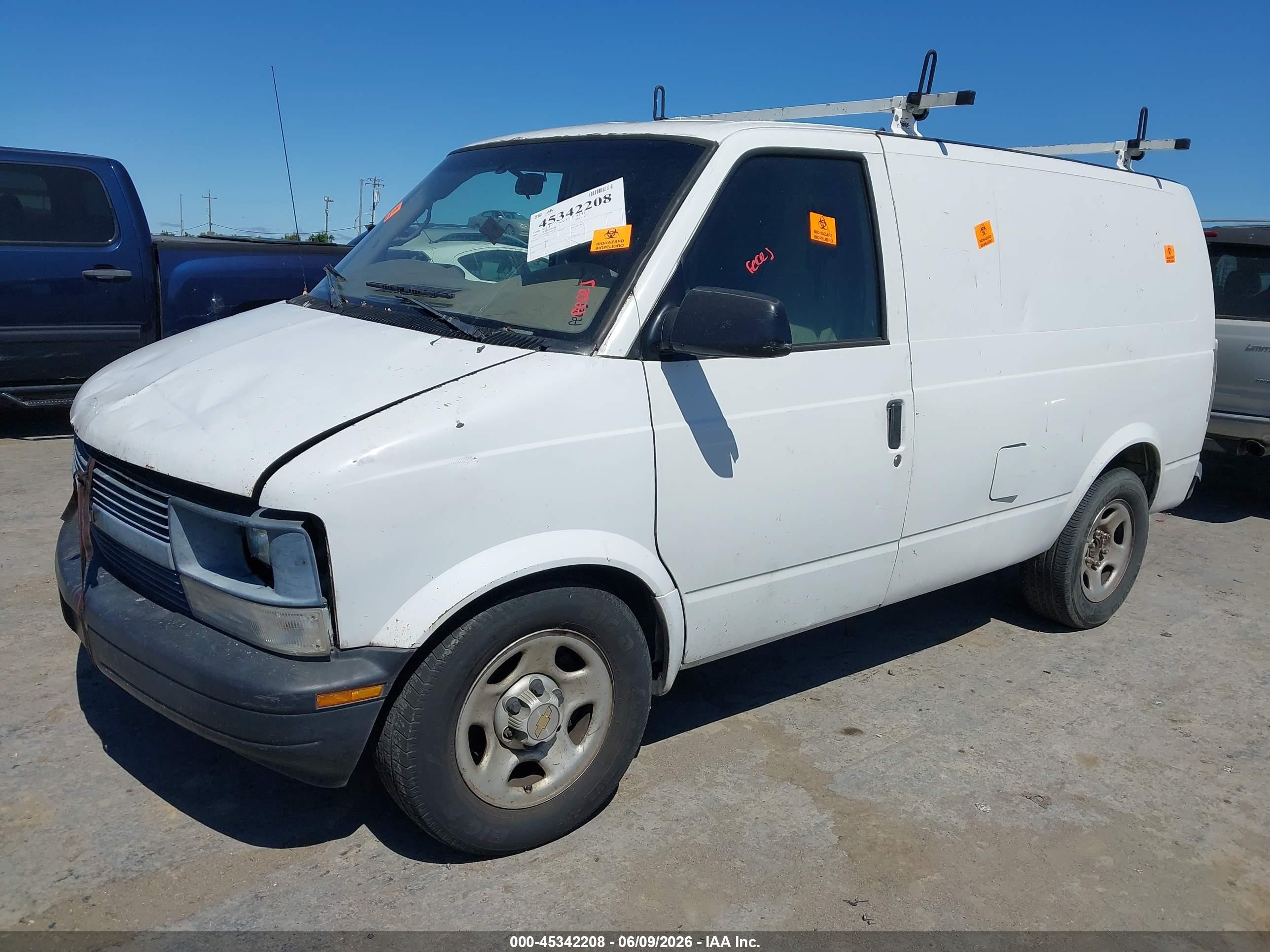 2005 Chevrolet Astro   White vin: 1GCDM19X25B109292
