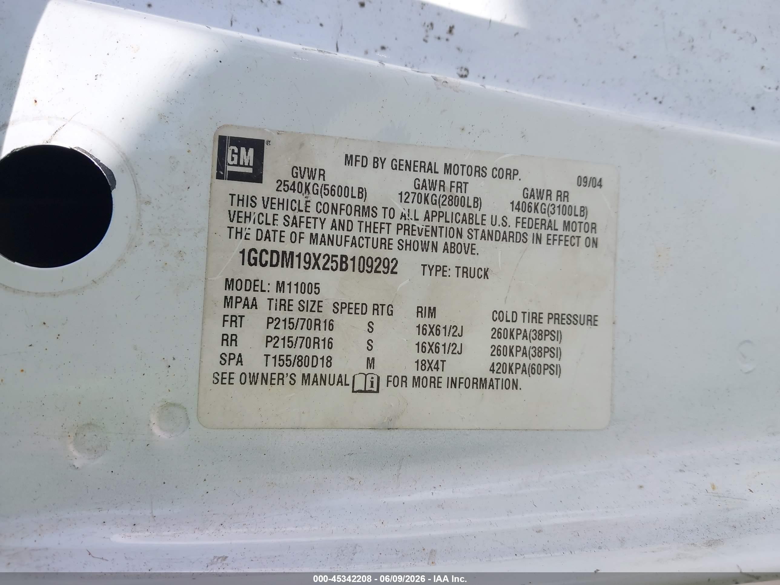 2005 Chevrolet Astro   White vin: 1GCDM19X25B109292