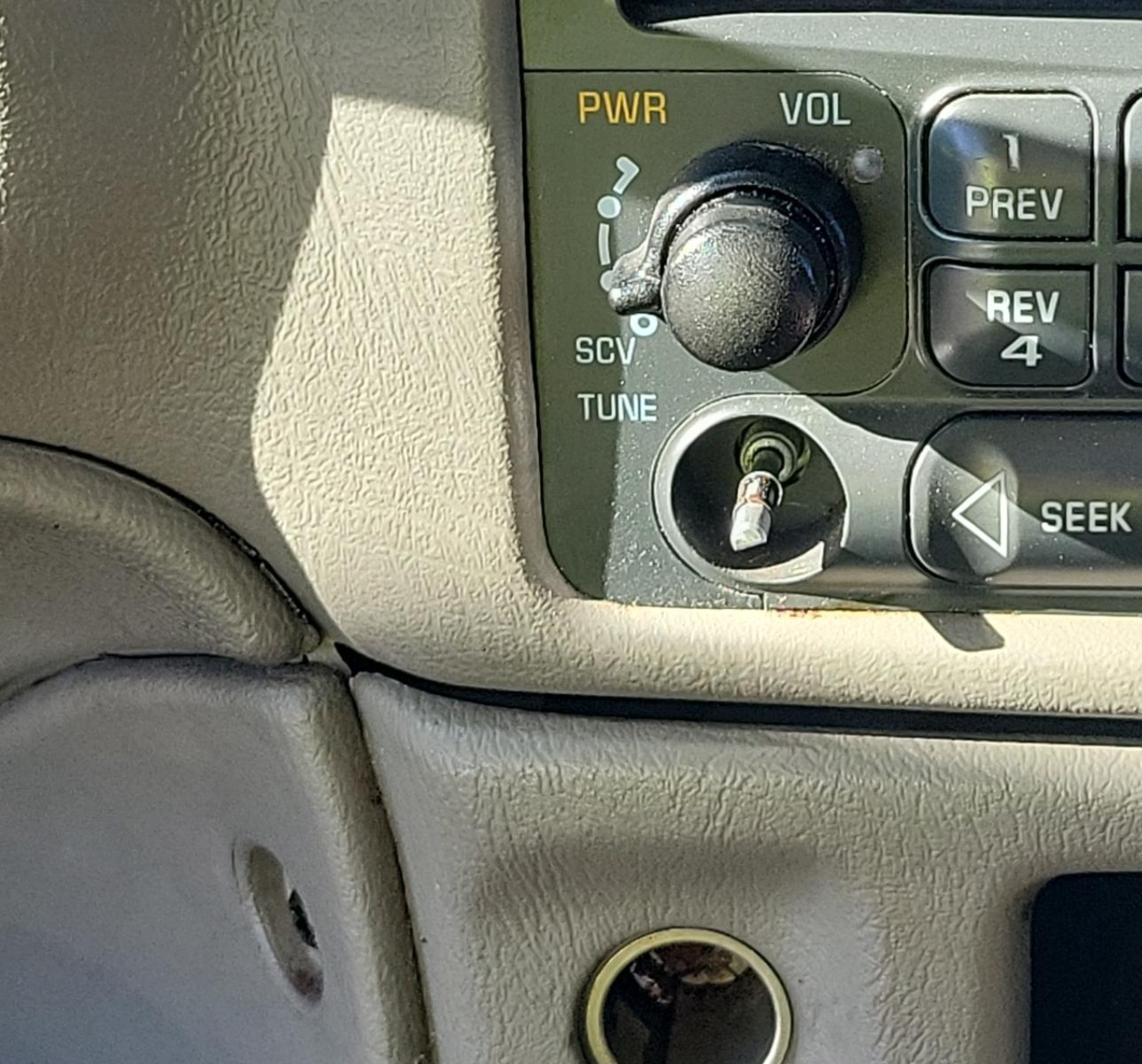 2004 Chevrolet Astro   vin: 1GCDM19X34B106870